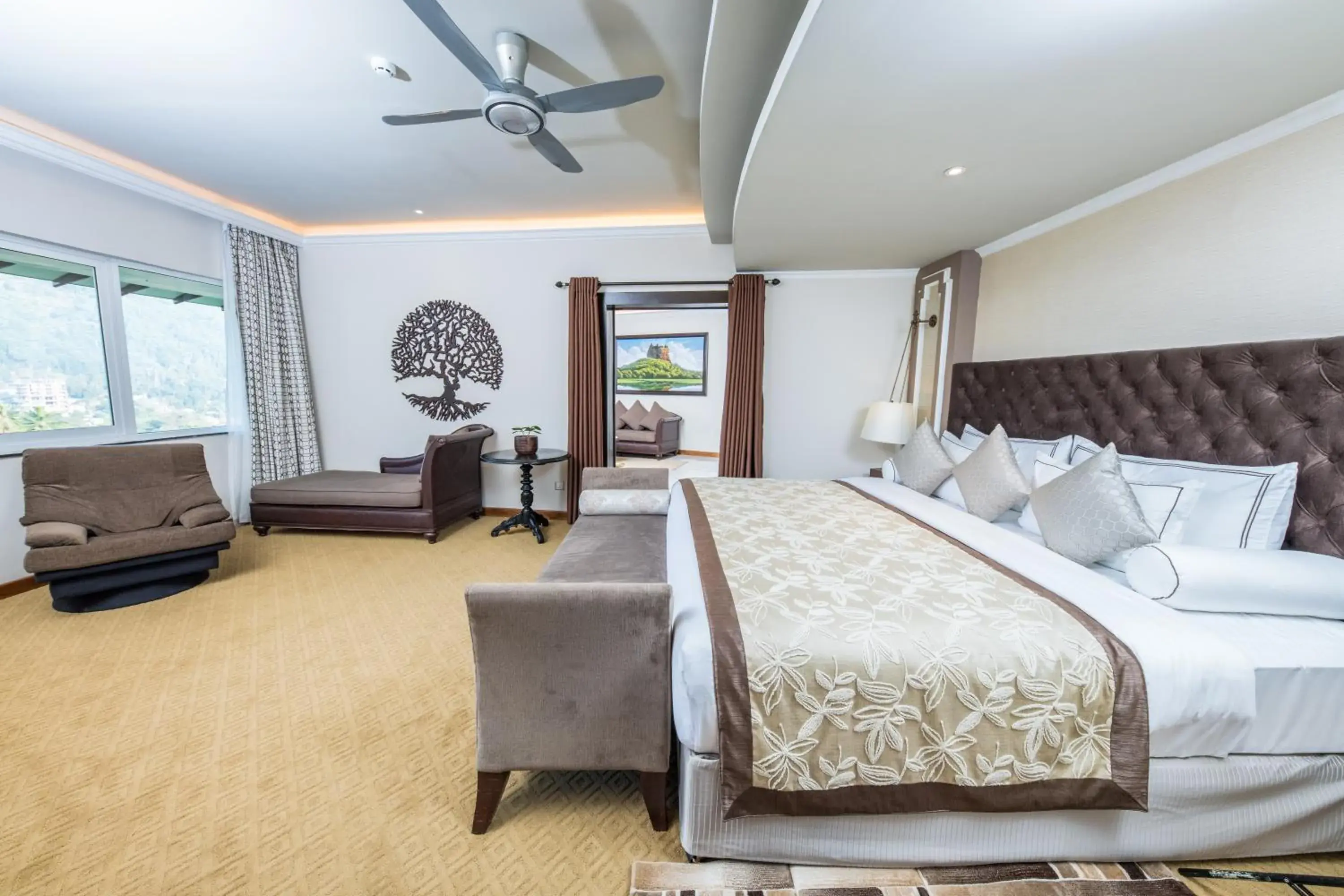 Bedroom, Bed in Earl's Regent Hotel Bedroom, Bed in Earl's Regent Hotel