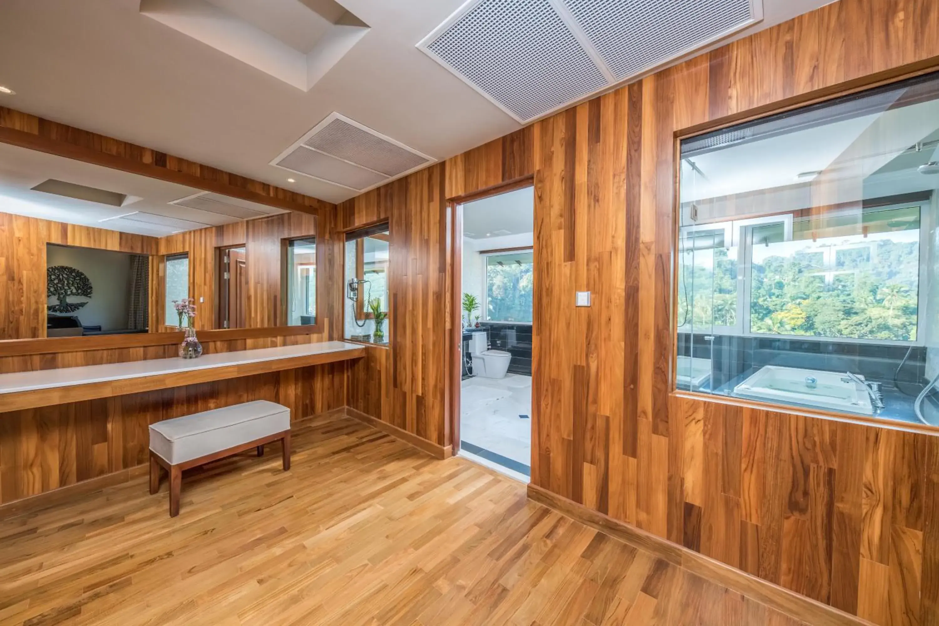 Bathroom in Earl's Regent Hotel Bathroom in Earl's Regent Hotel