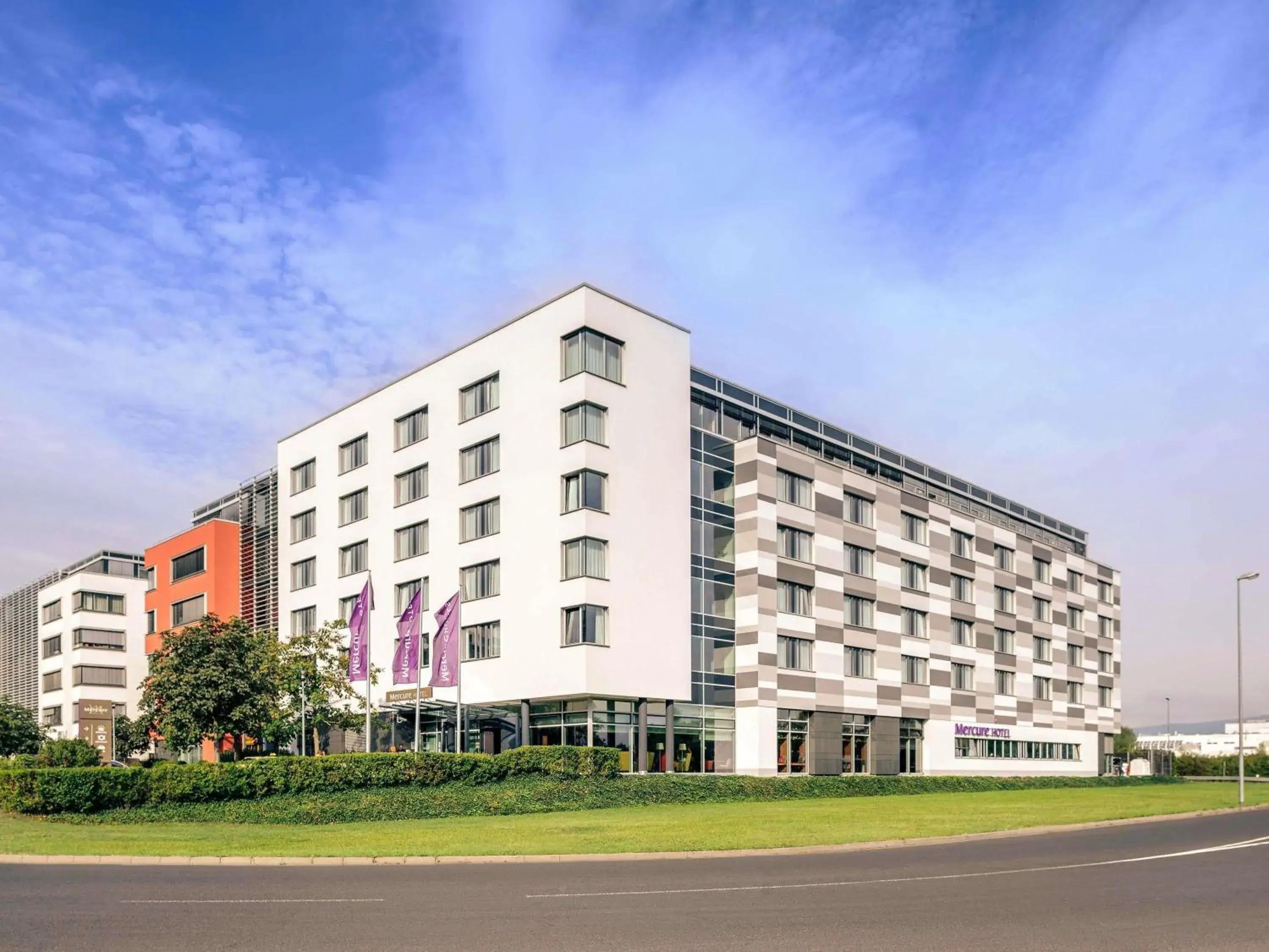Property building in Mercure Hotel Frankfurt Eschborn Helfmann-Park Property building in Mercure Hotel Frankfurt Eschborn Helfmann-Park