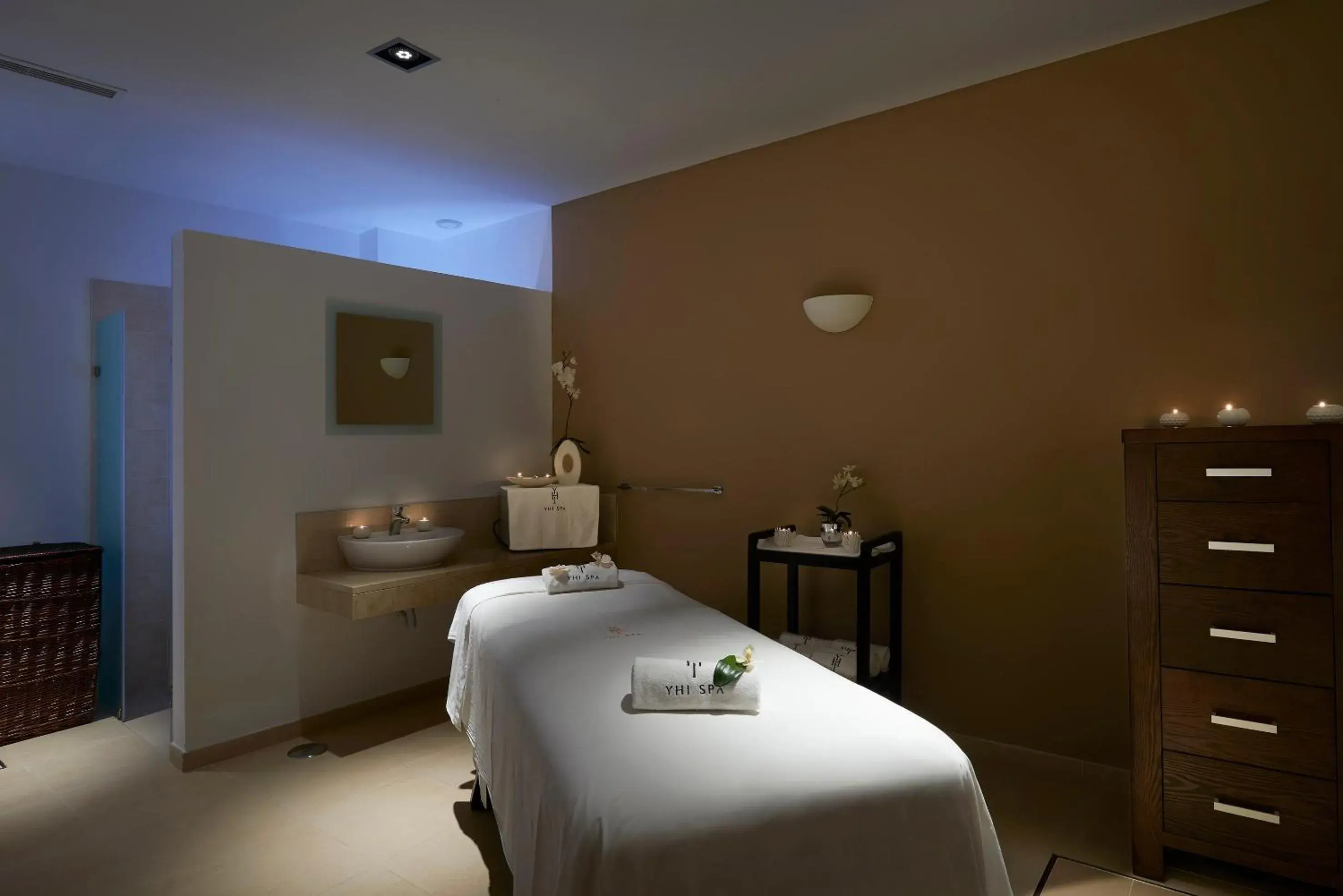 Massage, Bed in Melia Dunas Beach Resort & Spa - All Inclusive Massage, Bed in Melia Dunas Beach Resort & Spa - All Inclusive