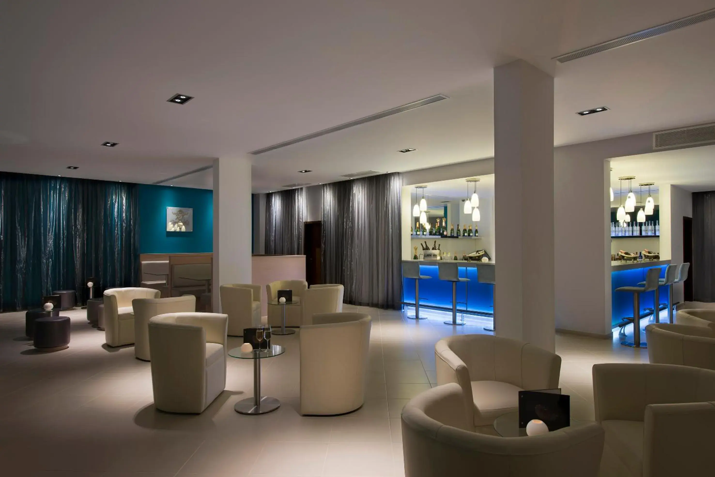 Lounge or bar in Melia Dunas Beach Resort & Spa - All Inclusive Lounge or bar in Melia Dunas Beach Resort & Spa - All Inclusive