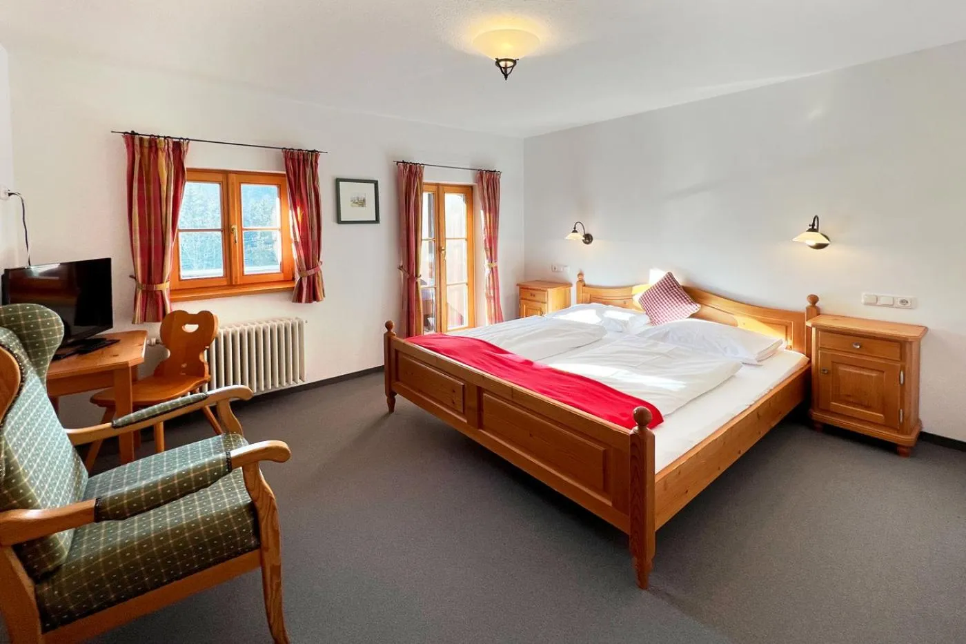 Photo of the whole room, Bed in Berghotel Sudelfeld