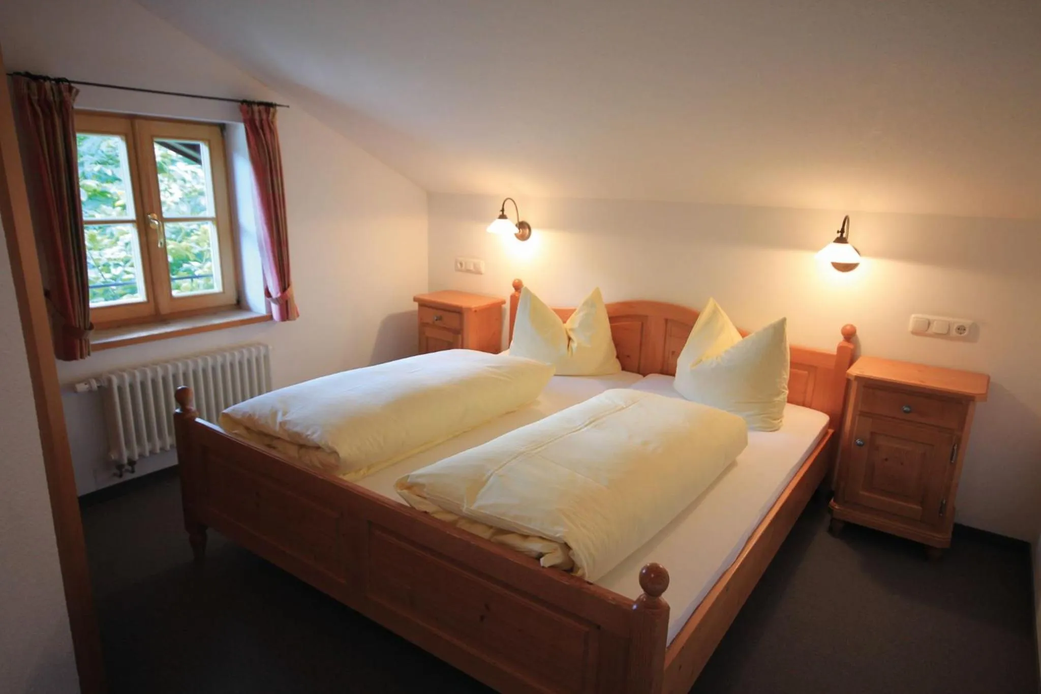 Photo of the whole room, Bed in Berghotel Sudelfeld
