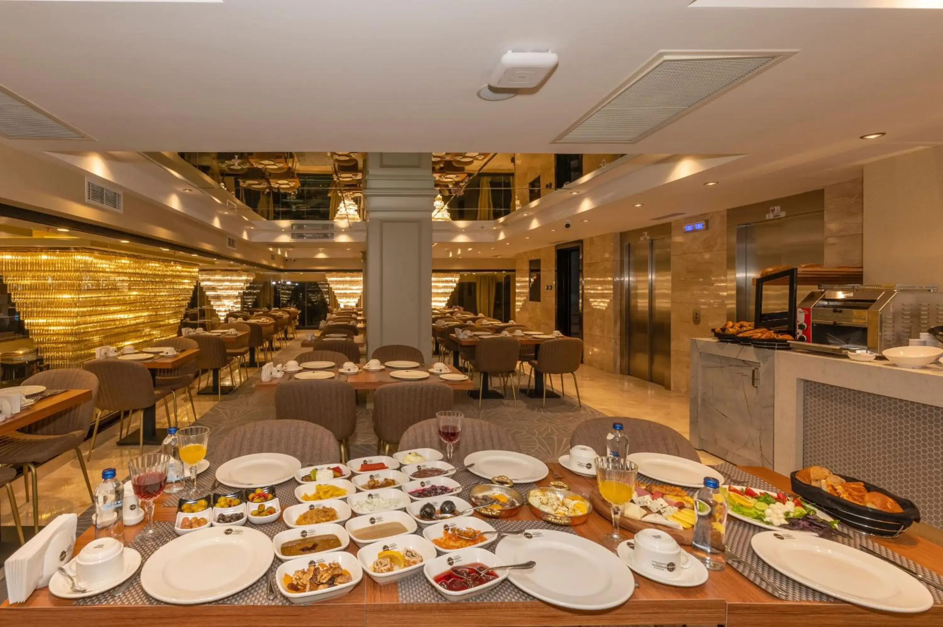 Restaurant/places to eat in The Conforium Hotel Van Restaurant/places to eat in The Conforium Hotel Van