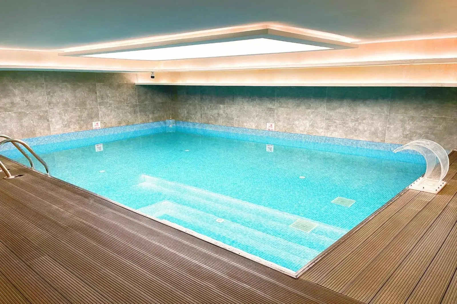 Swimming pool in The Conforium Hotel Van Swimming pool in The Conforium Hotel Van