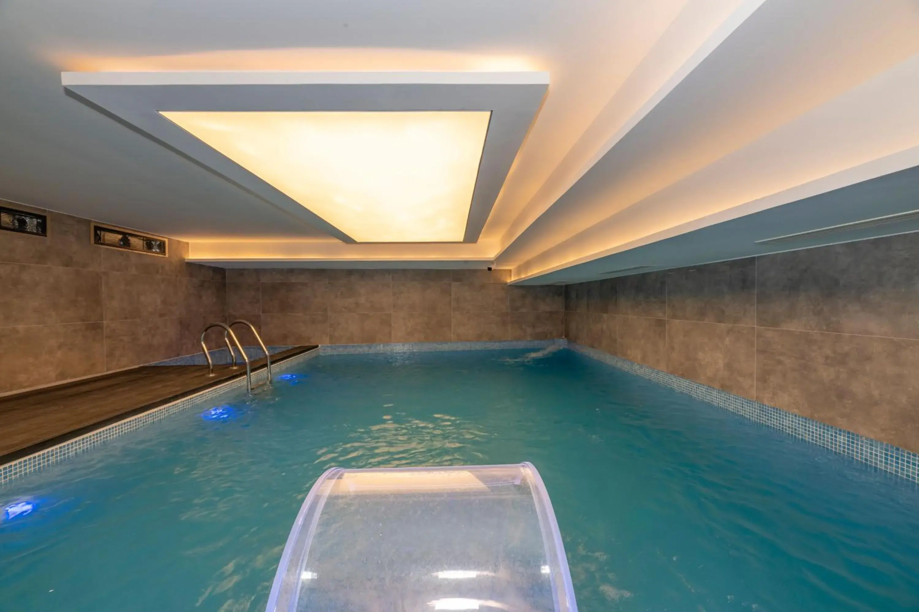 Swimming pool in The Conforium Hotel Van Swimming pool in The Conforium Hotel Van