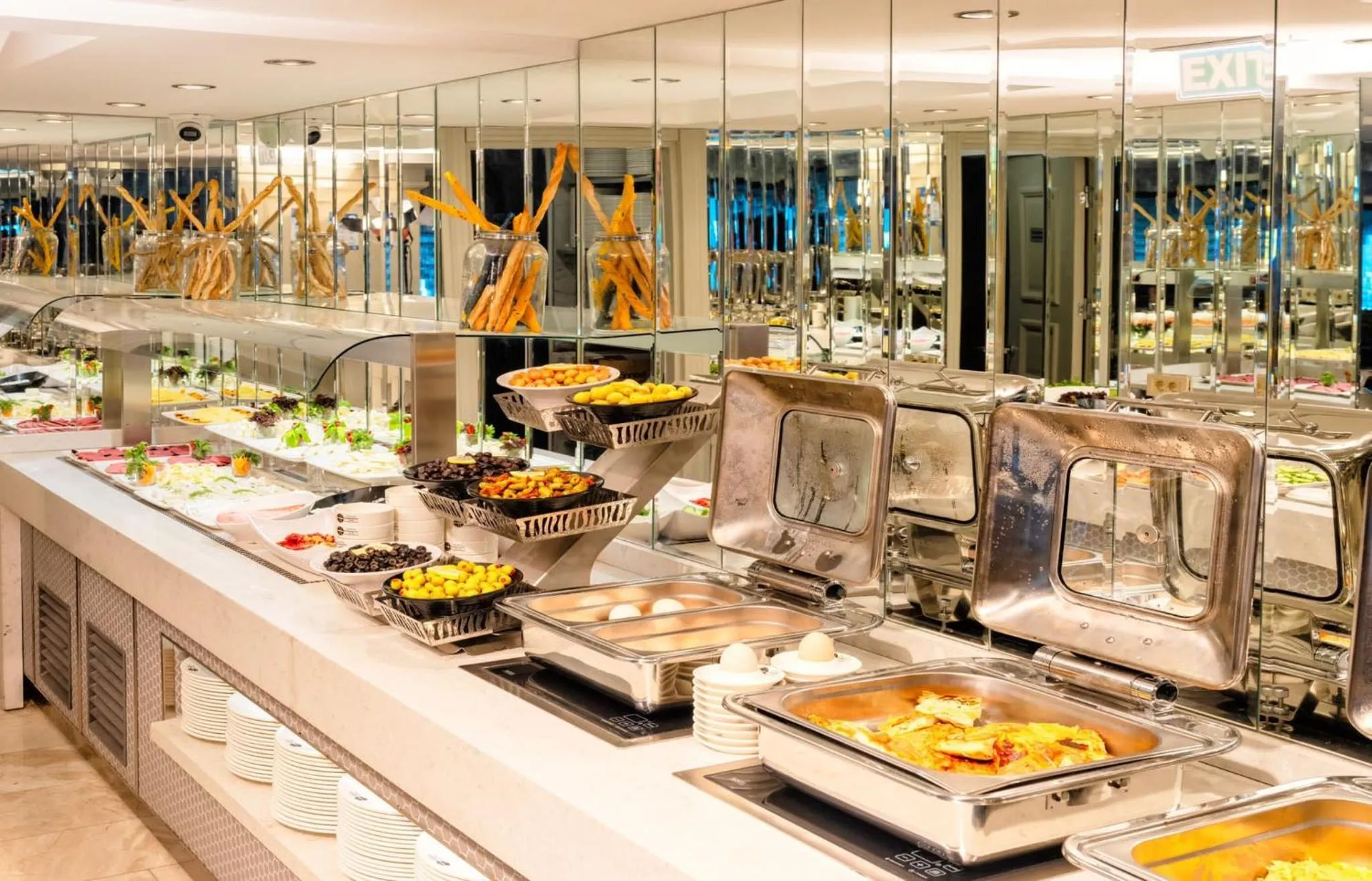 Food and drinks in The Conforium Hotel Van