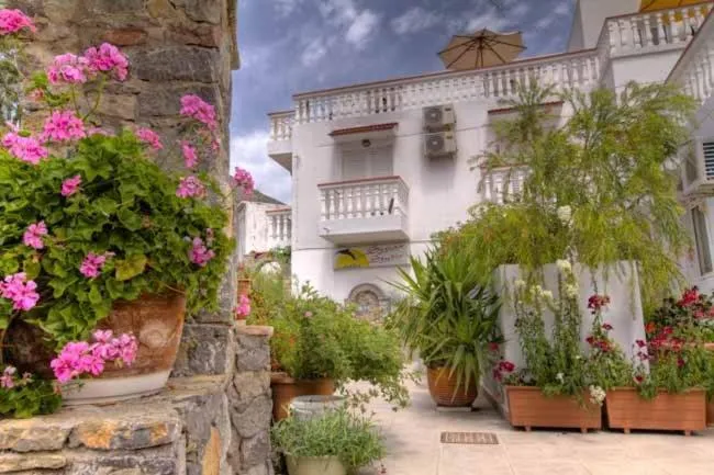 Facade/entrance in Seva' s Studios