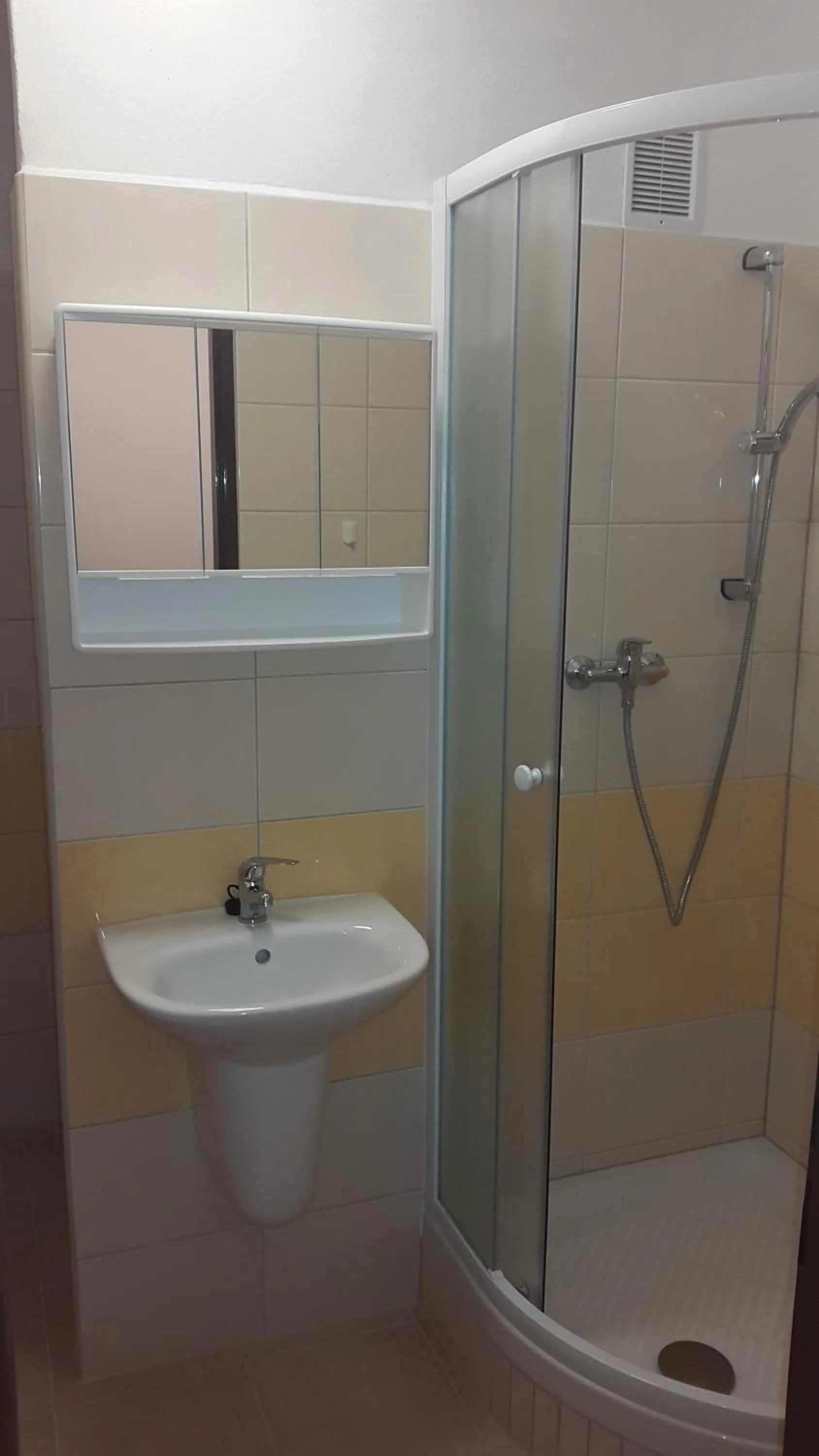 Shower in Hotel Buly