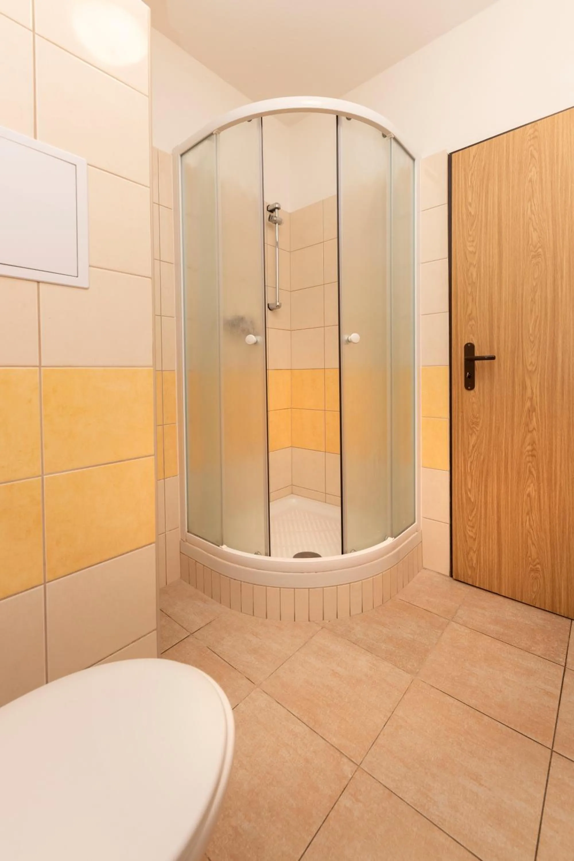 Shower in Hotel Buly