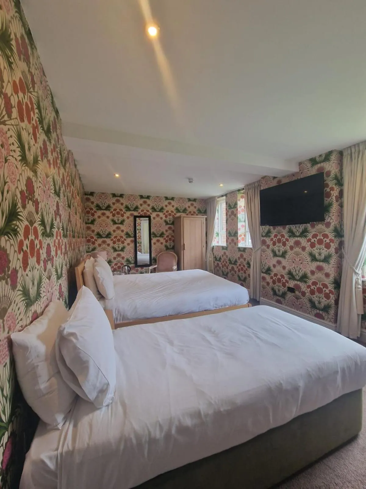 Shower, Bed in RainHill Hall Hotel