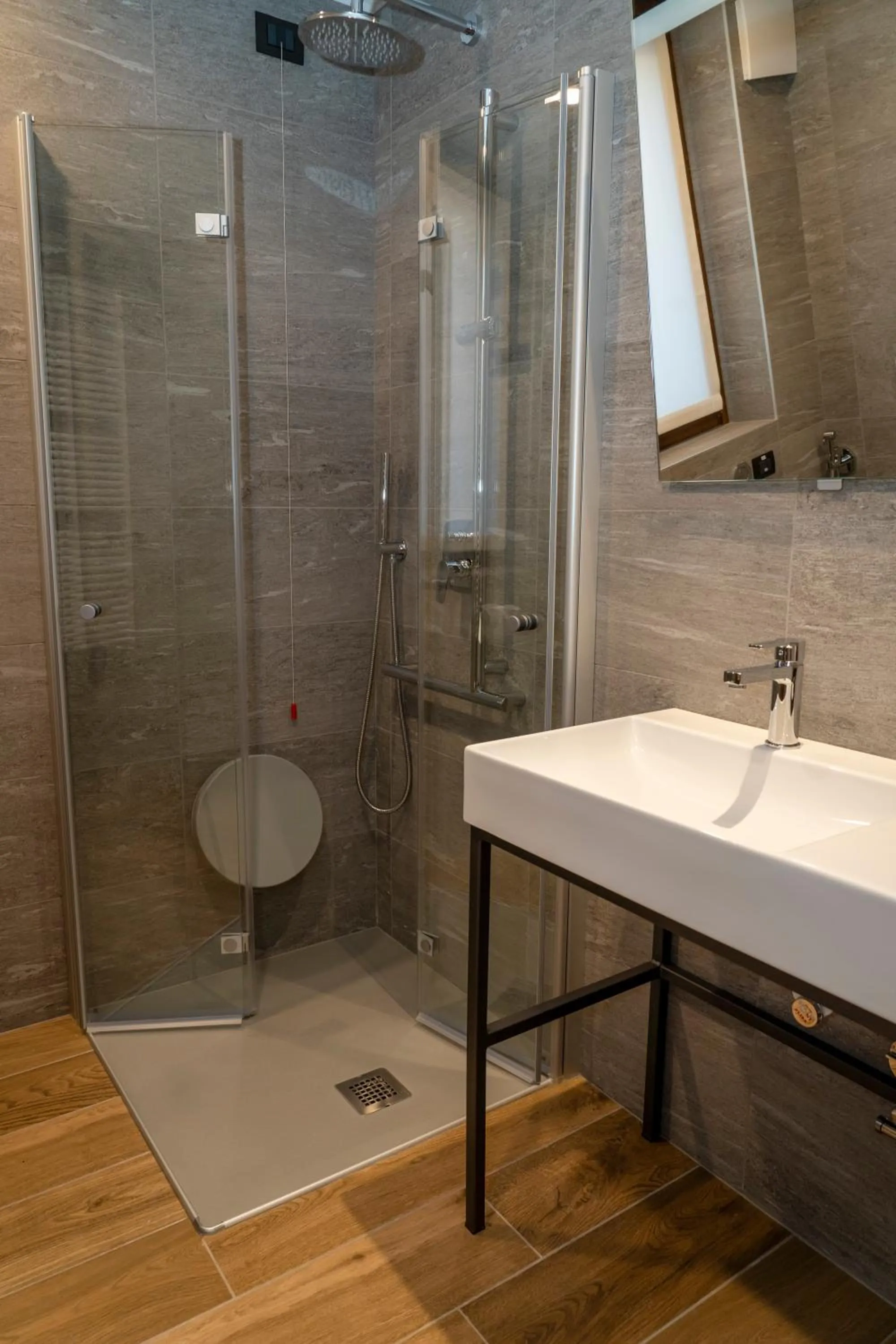 Shower in Nira Mountain Resort Futura