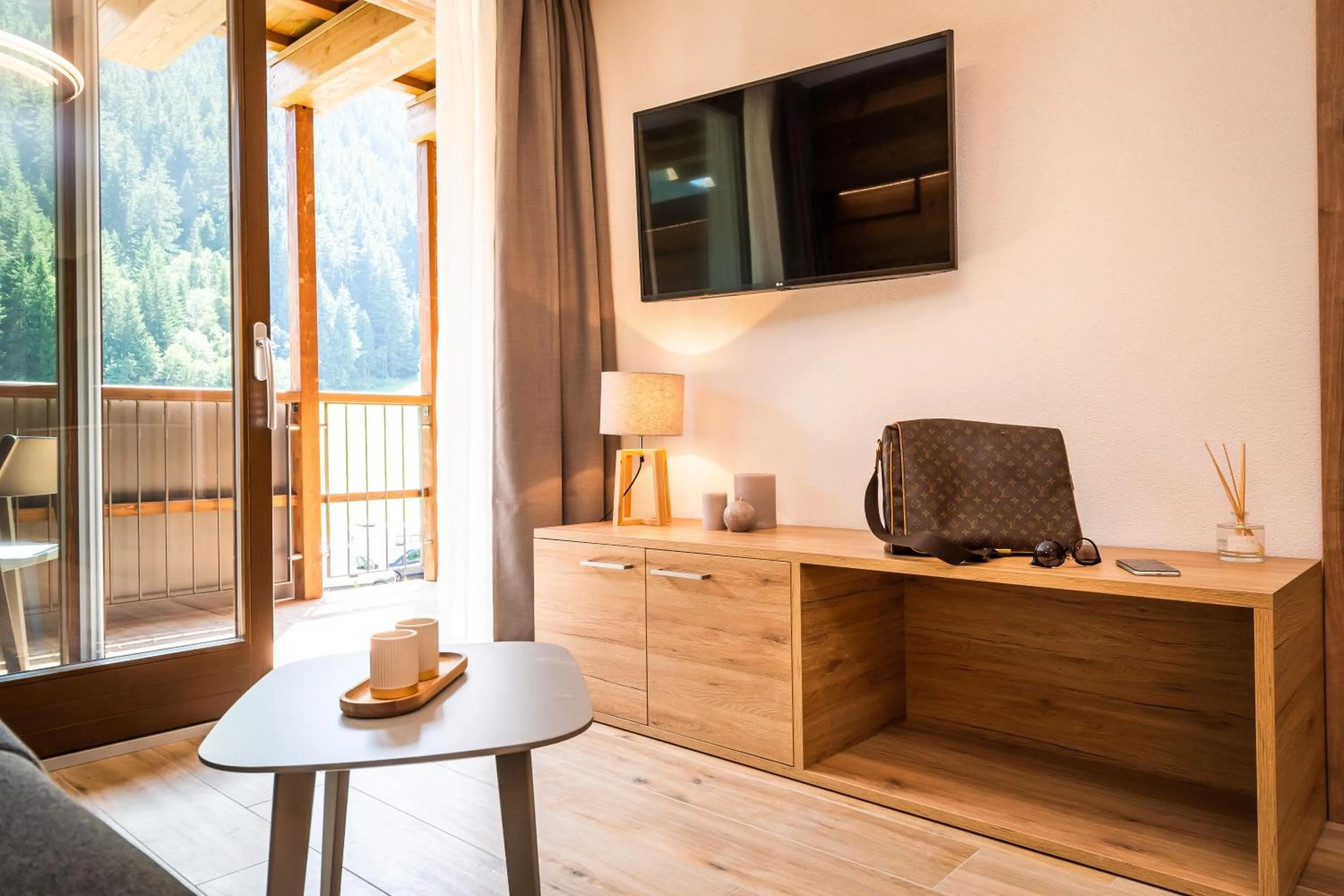 TV and multimedia in Nira Mountain Resort Futura