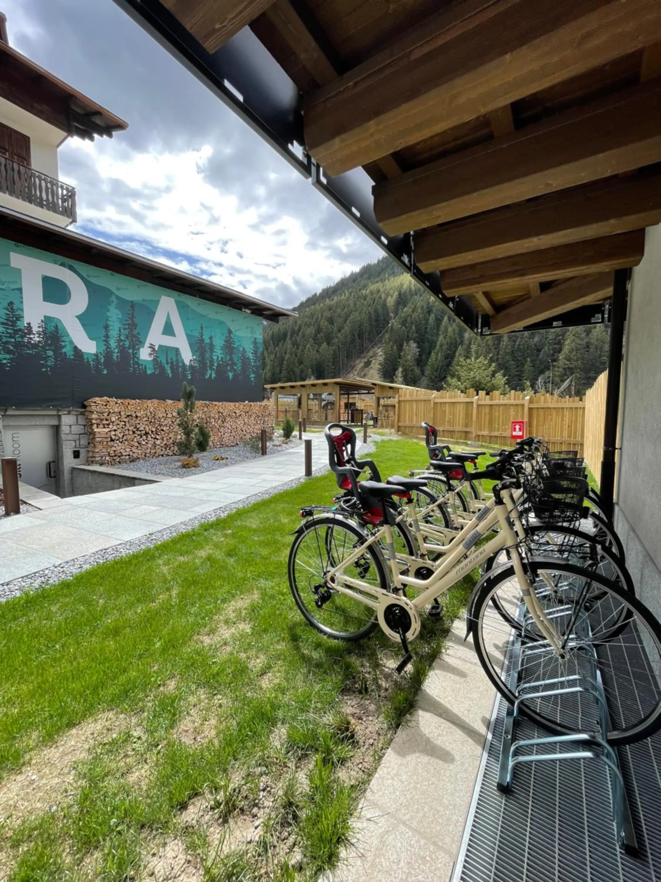 Cycling in Nira Mountain Resort Futura