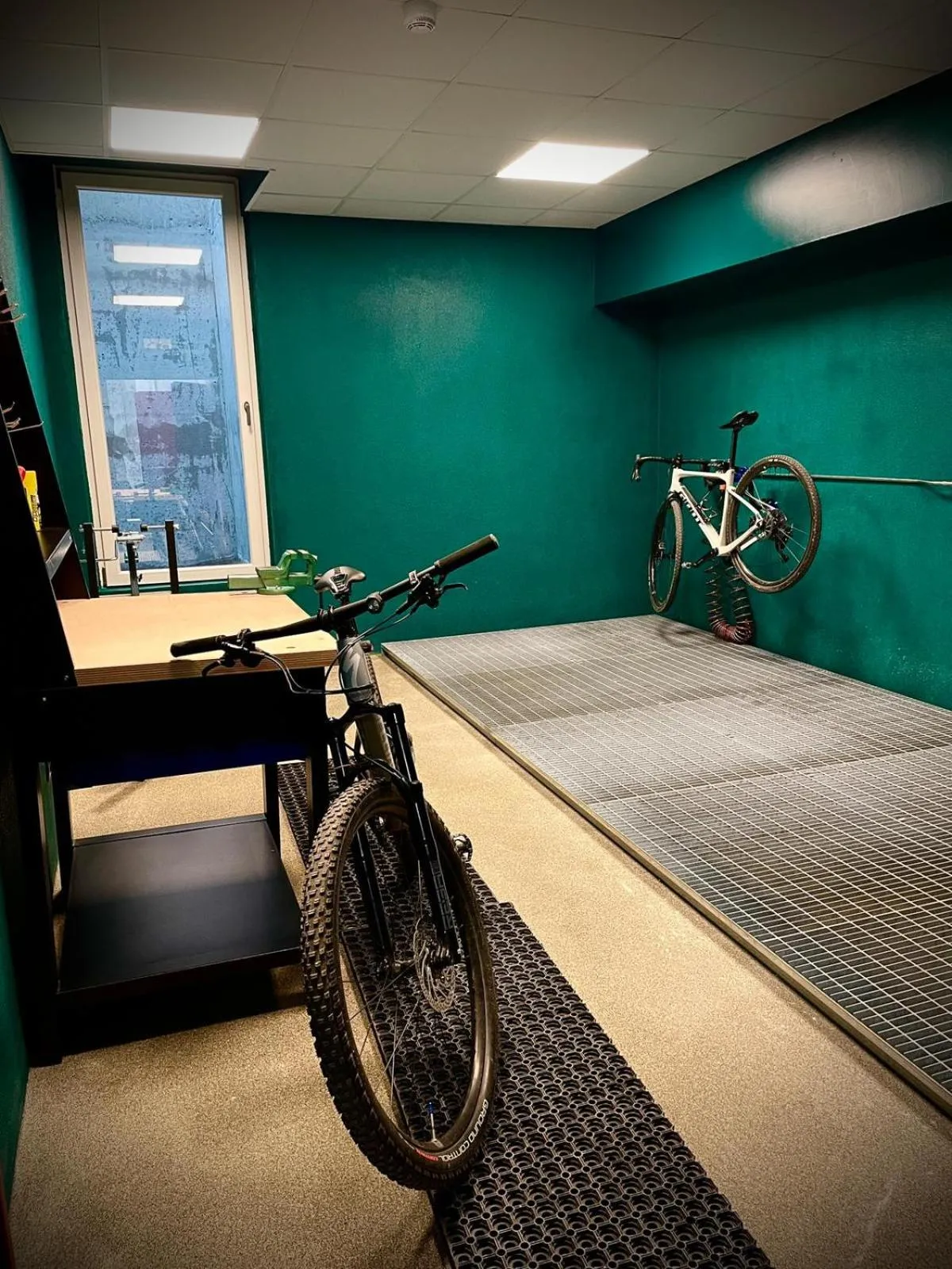 Cycling in Nira Mountain Resort Futura