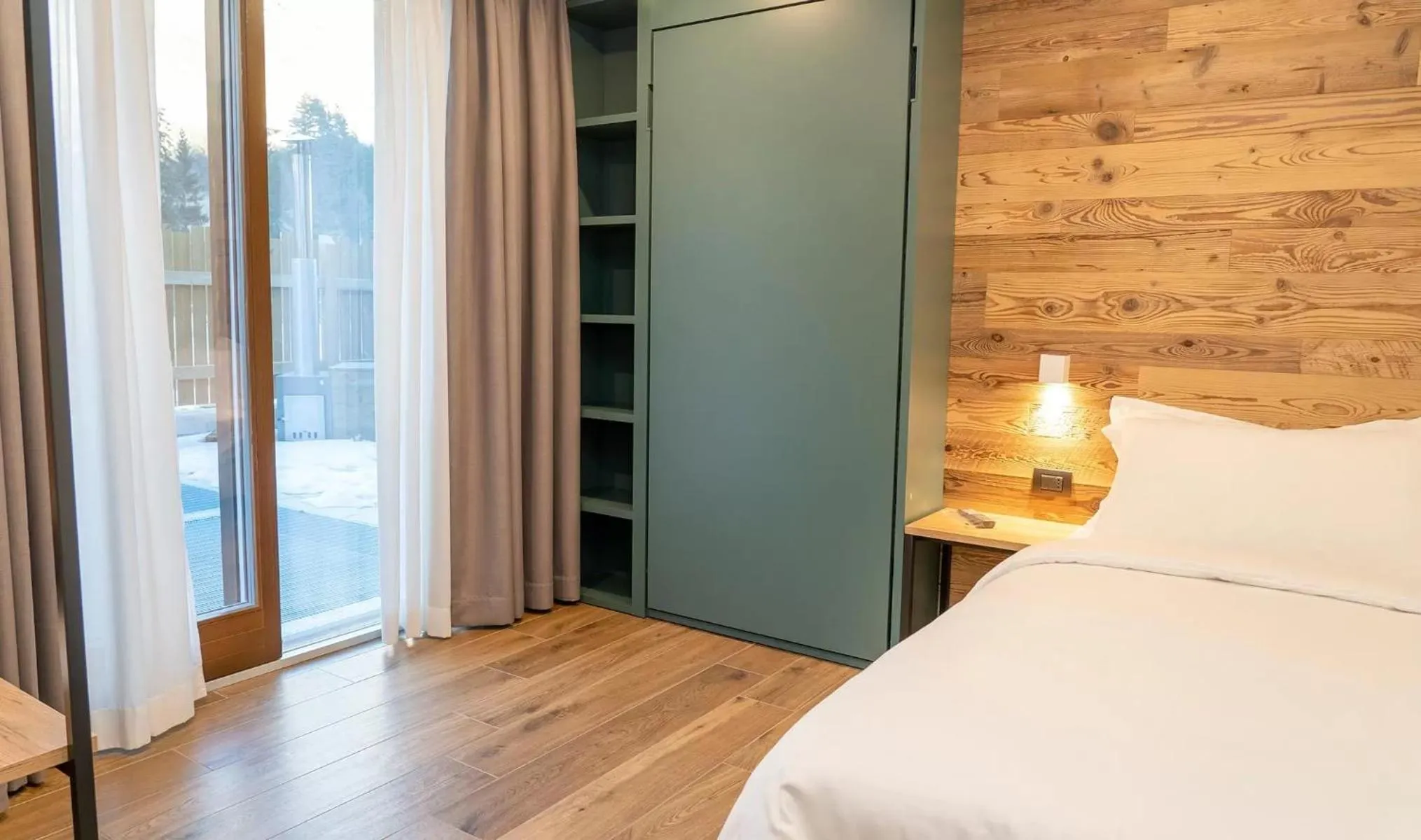 Balcony/Terrace, Bed in Nira Mountain Resort Futura