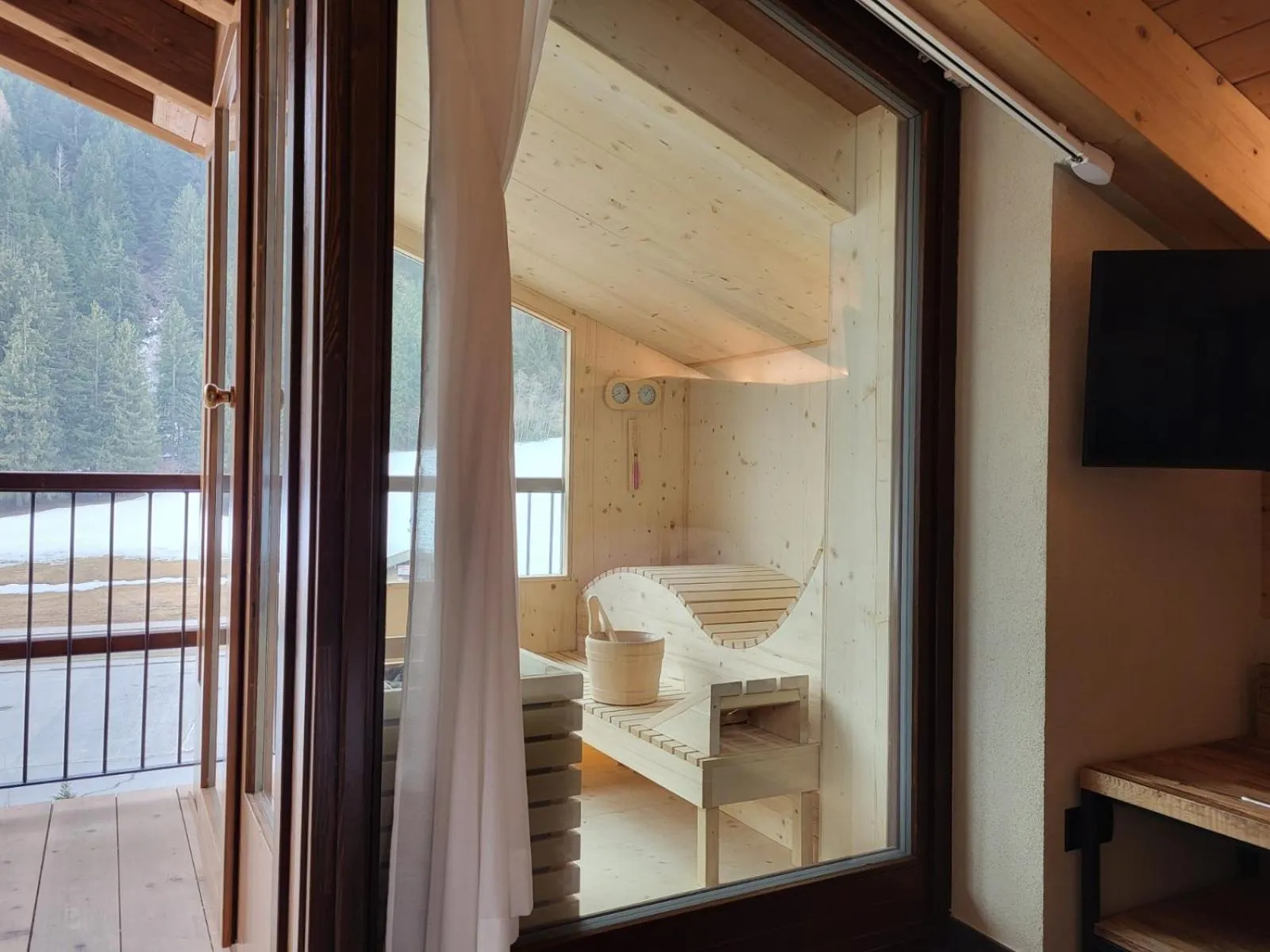 Sauna, Bed in Nira Mountain Resort Futura