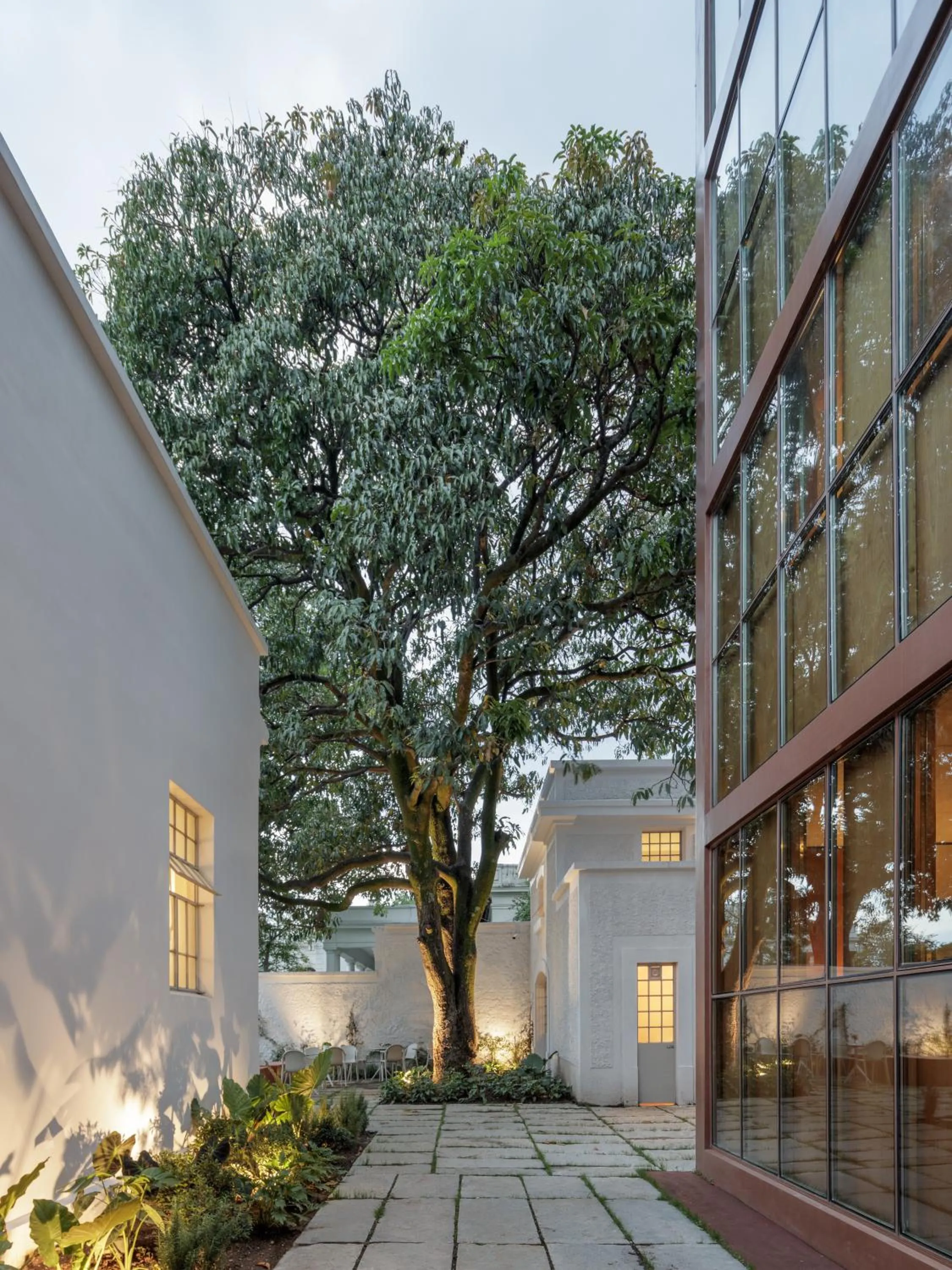 Property building in Casa Bosque Eduviges