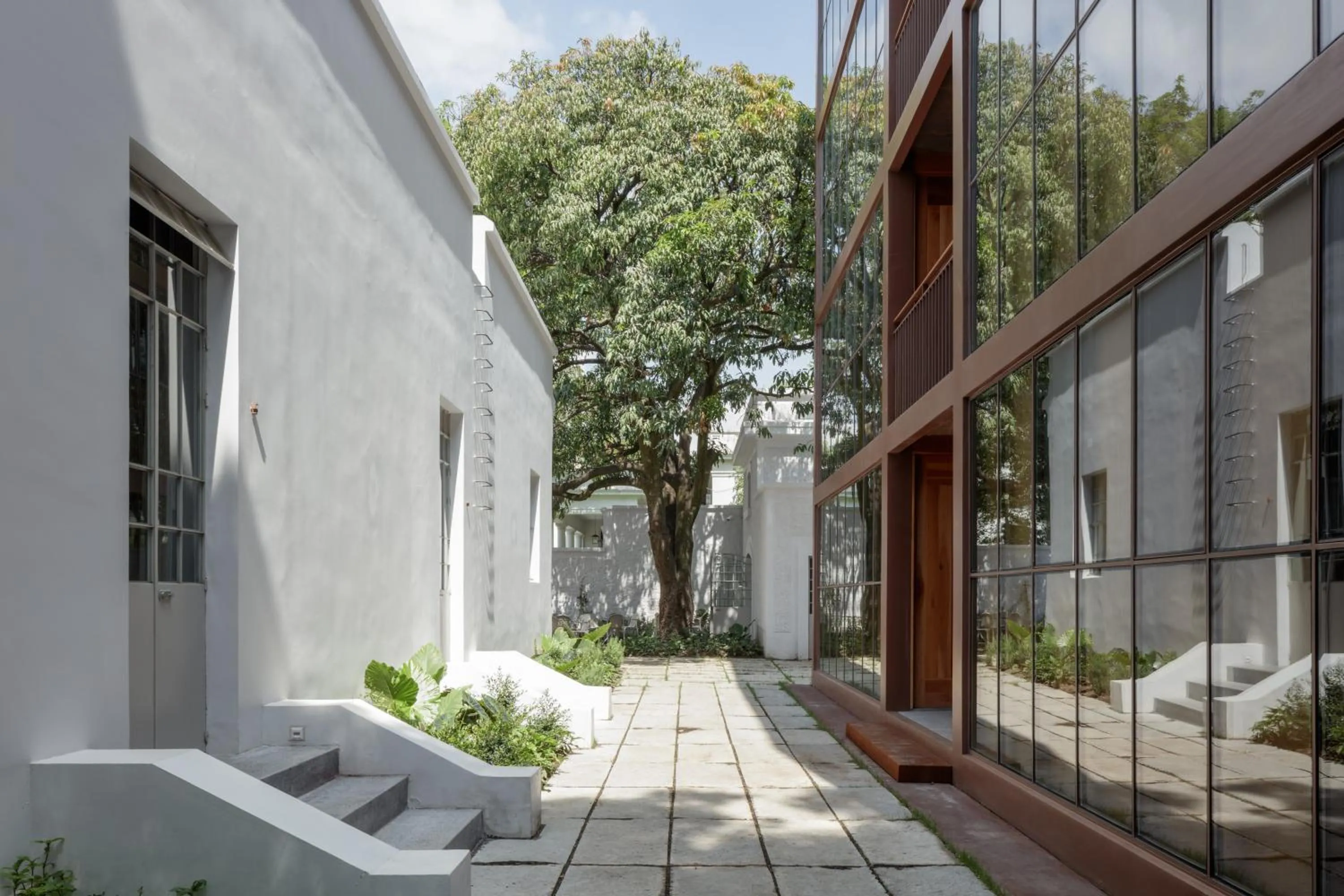 Property building in Casa Bosque Eduviges