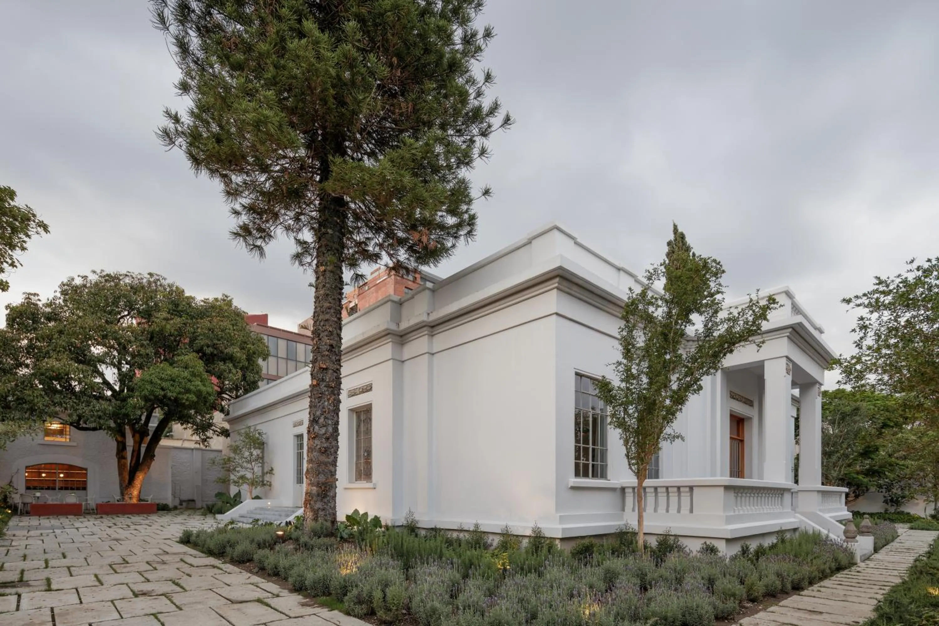 Property building in Casa Bosque Eduviges