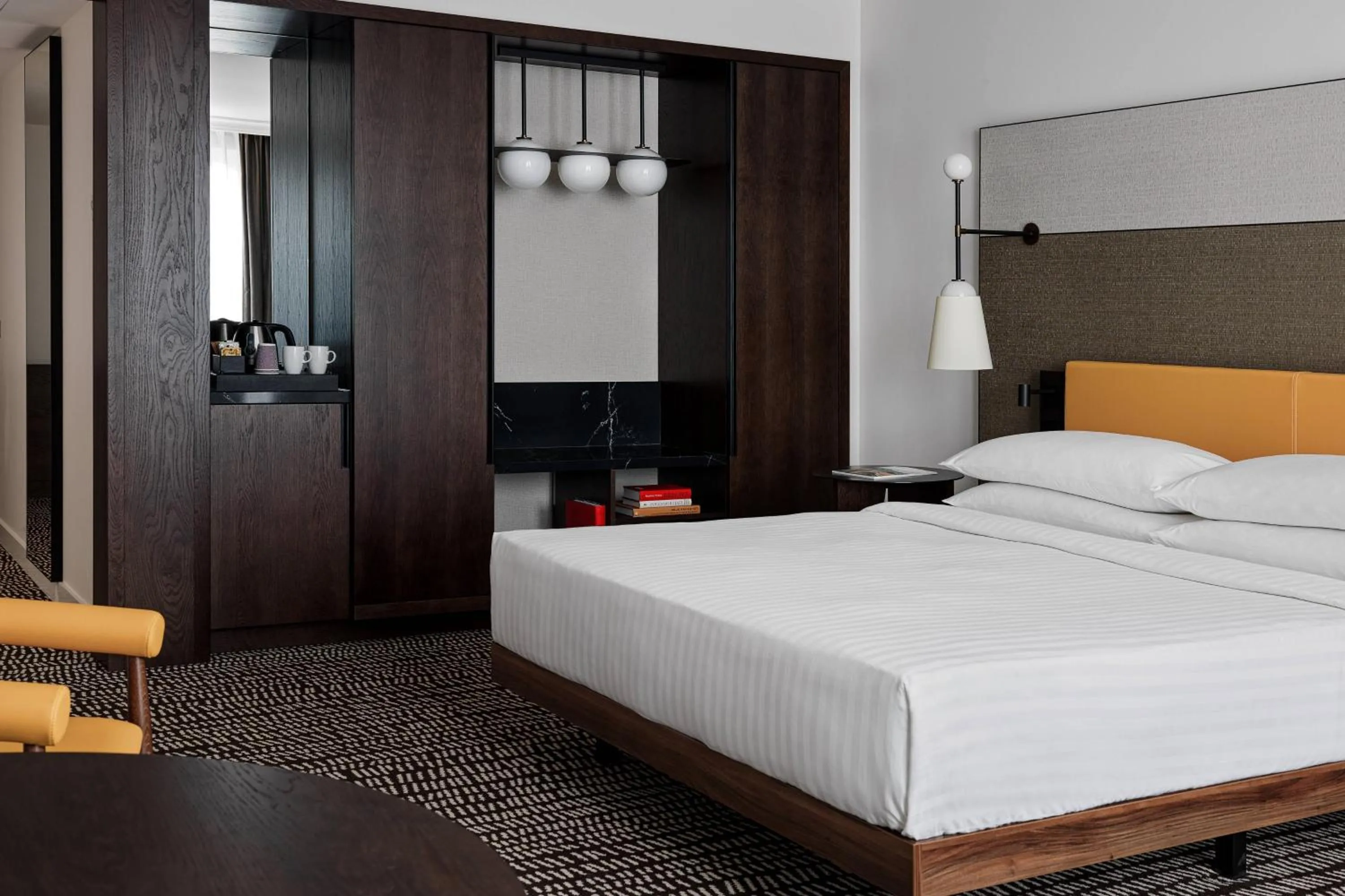 Photo of the whole room, Bed in Berlin Marriott Hotel