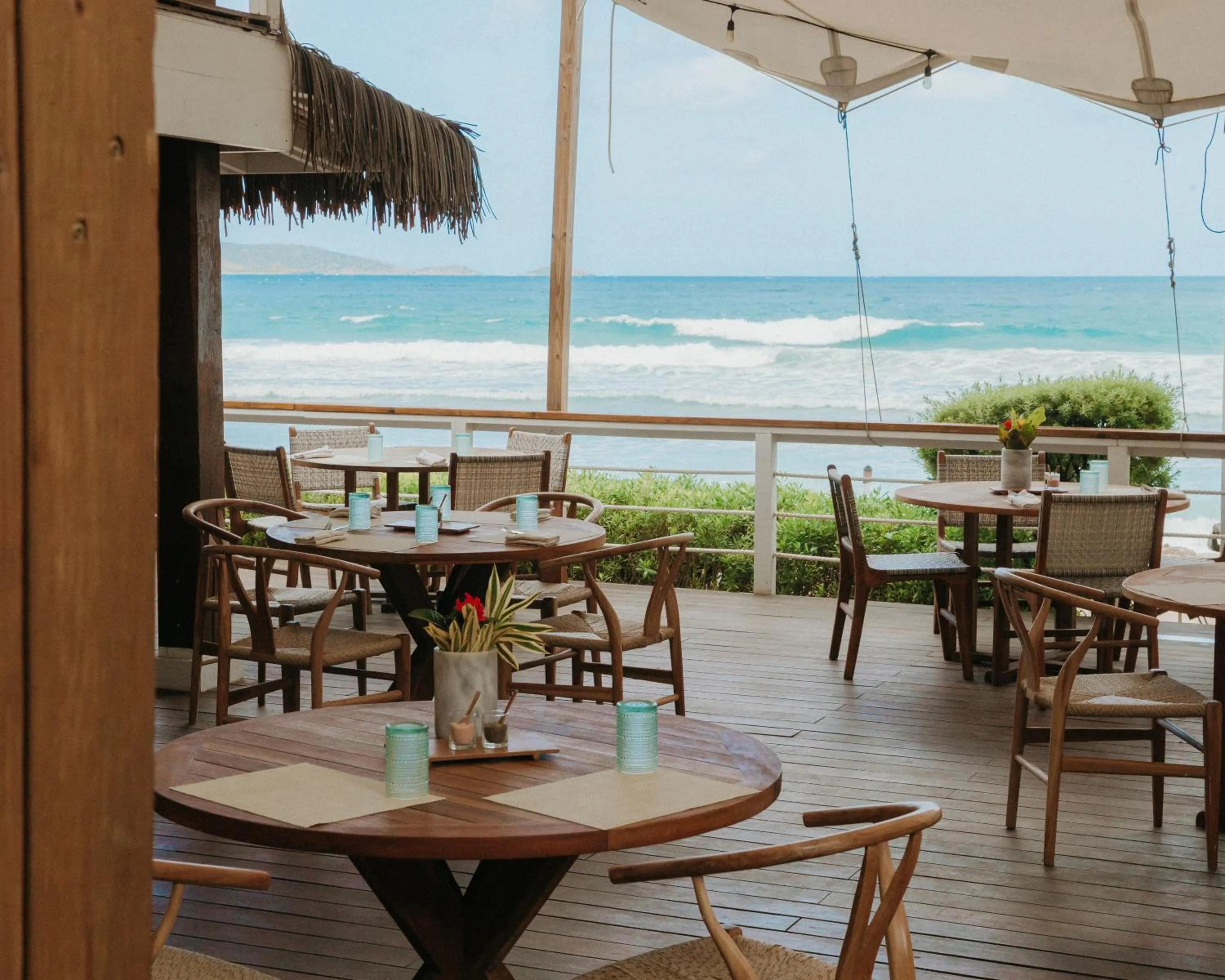 Restaurant/places to eat in Long Bay Beach Resort