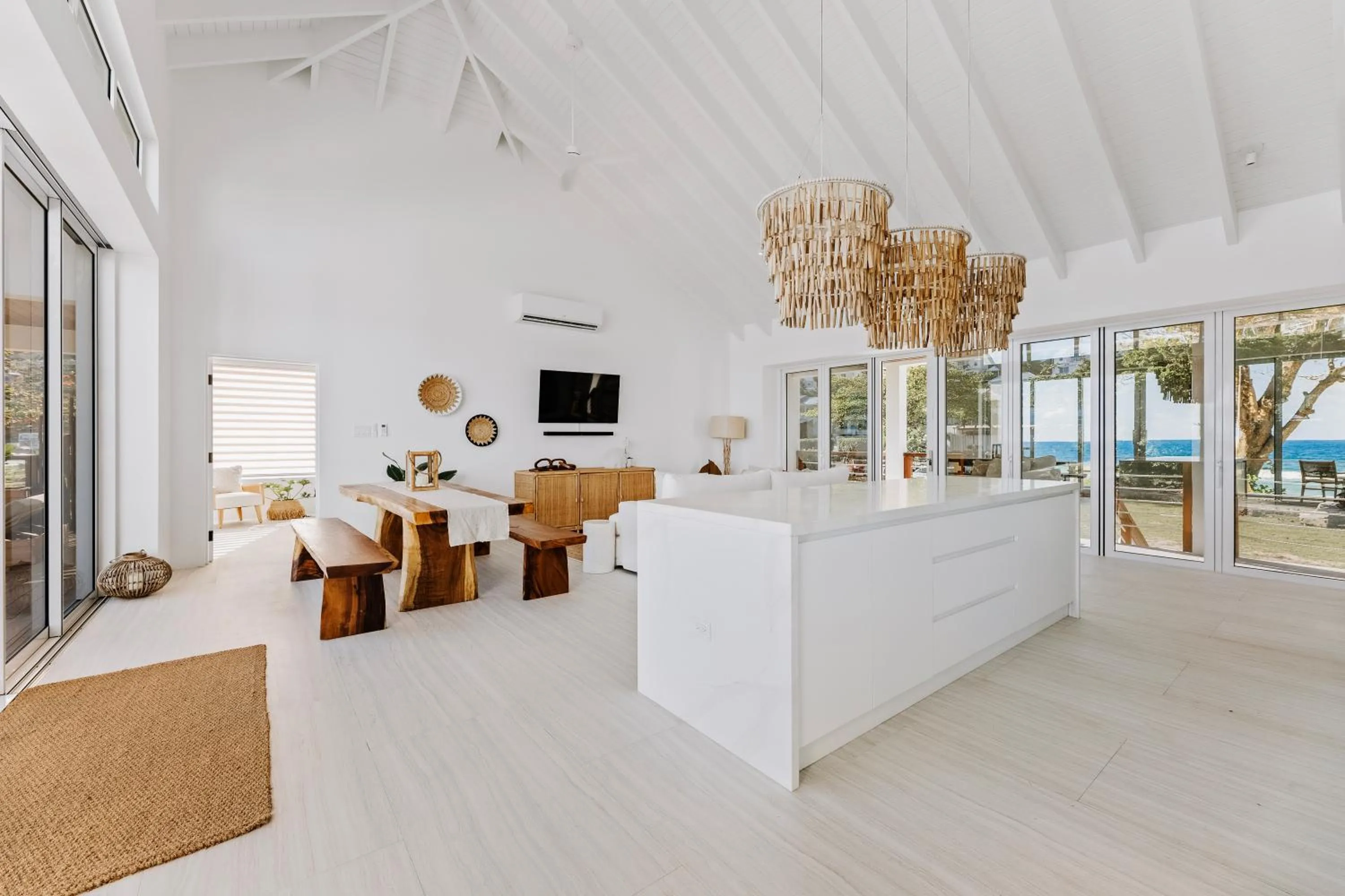 TV and multimedia in Long Bay Beach Resort