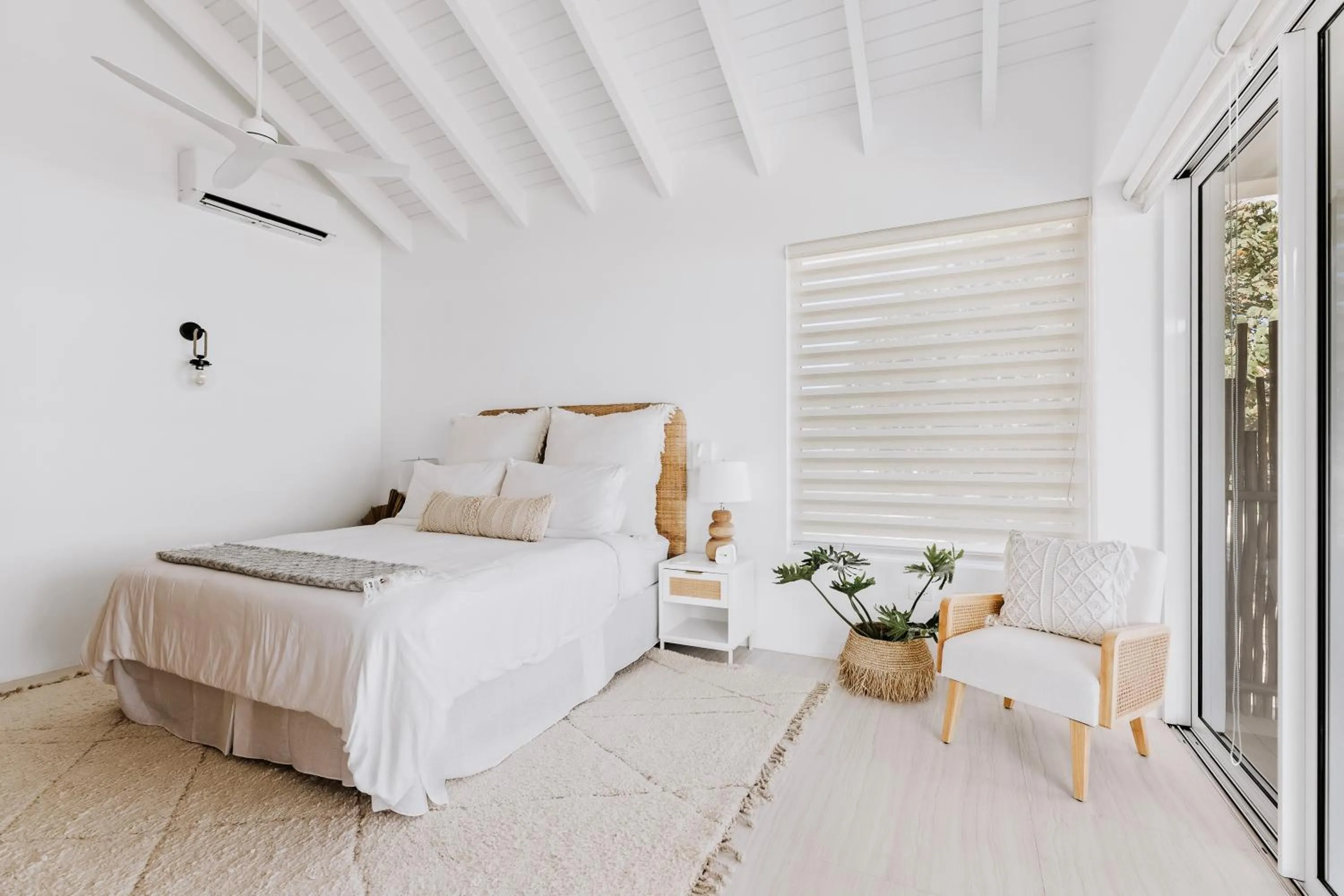 Bedroom, Bed in Long Bay Beach Resort