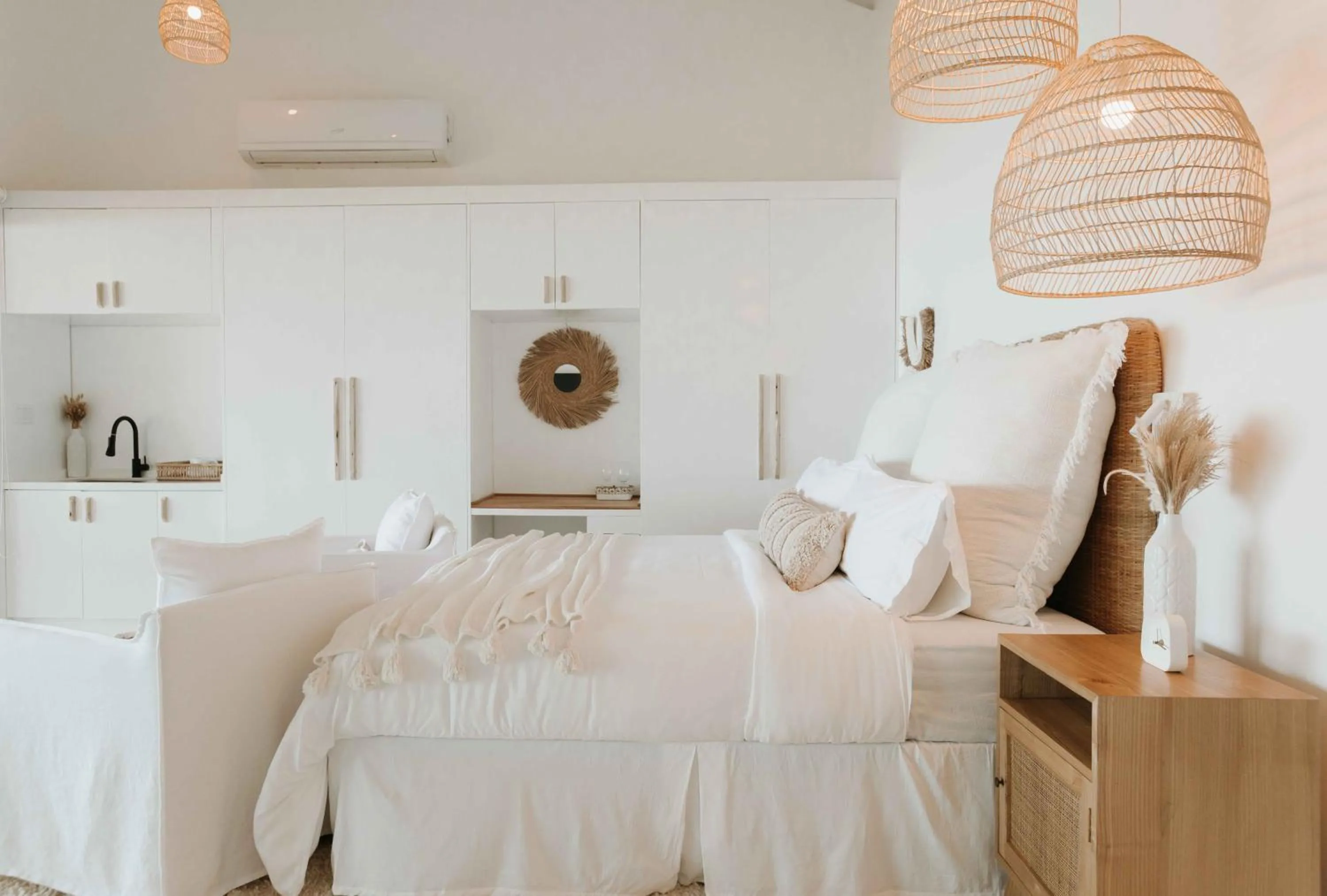 Bedroom, Bed in Long Bay Beach Resort