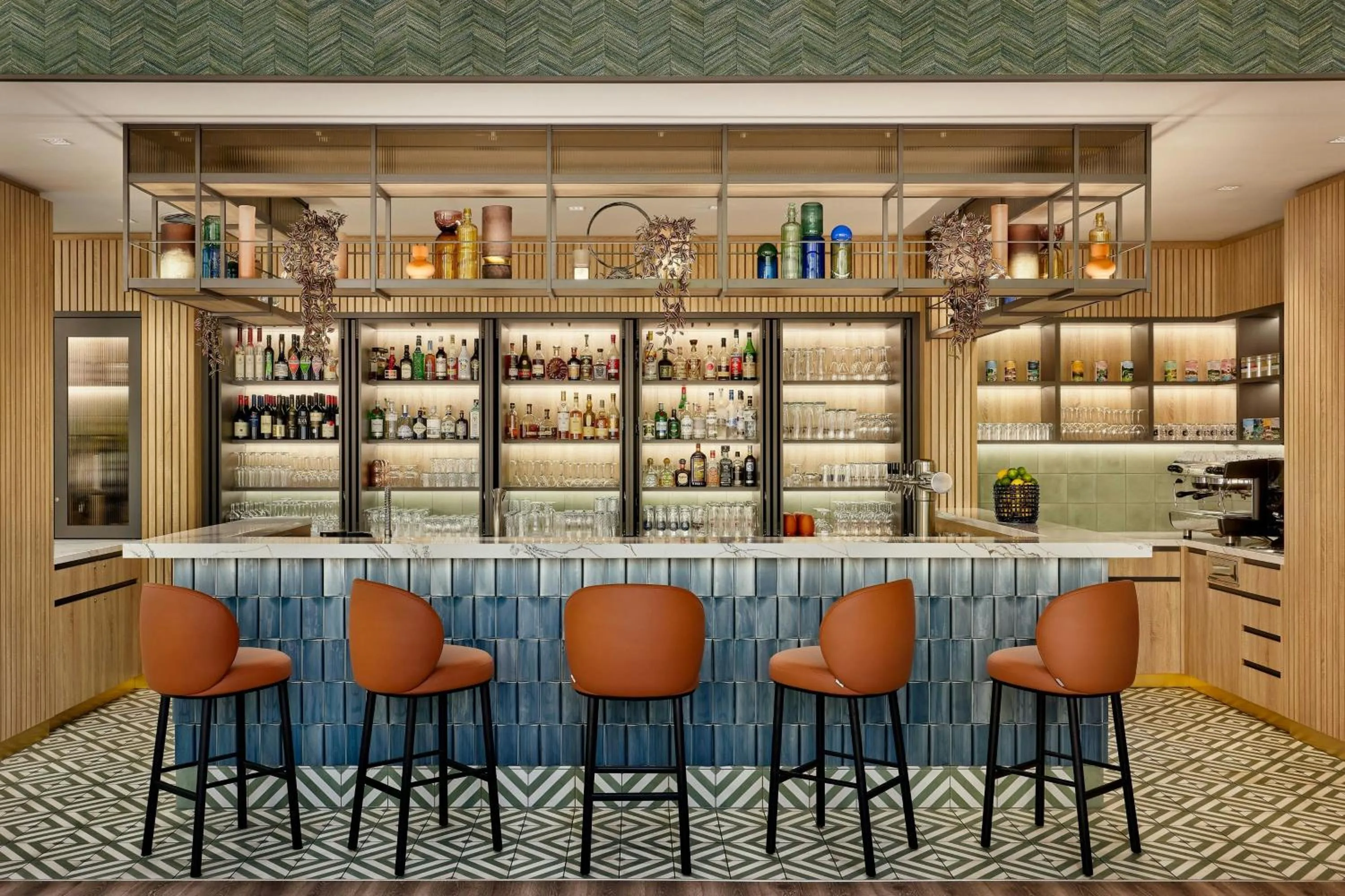 Lounge or bar in Courtyard by Marriott Berlin City Center