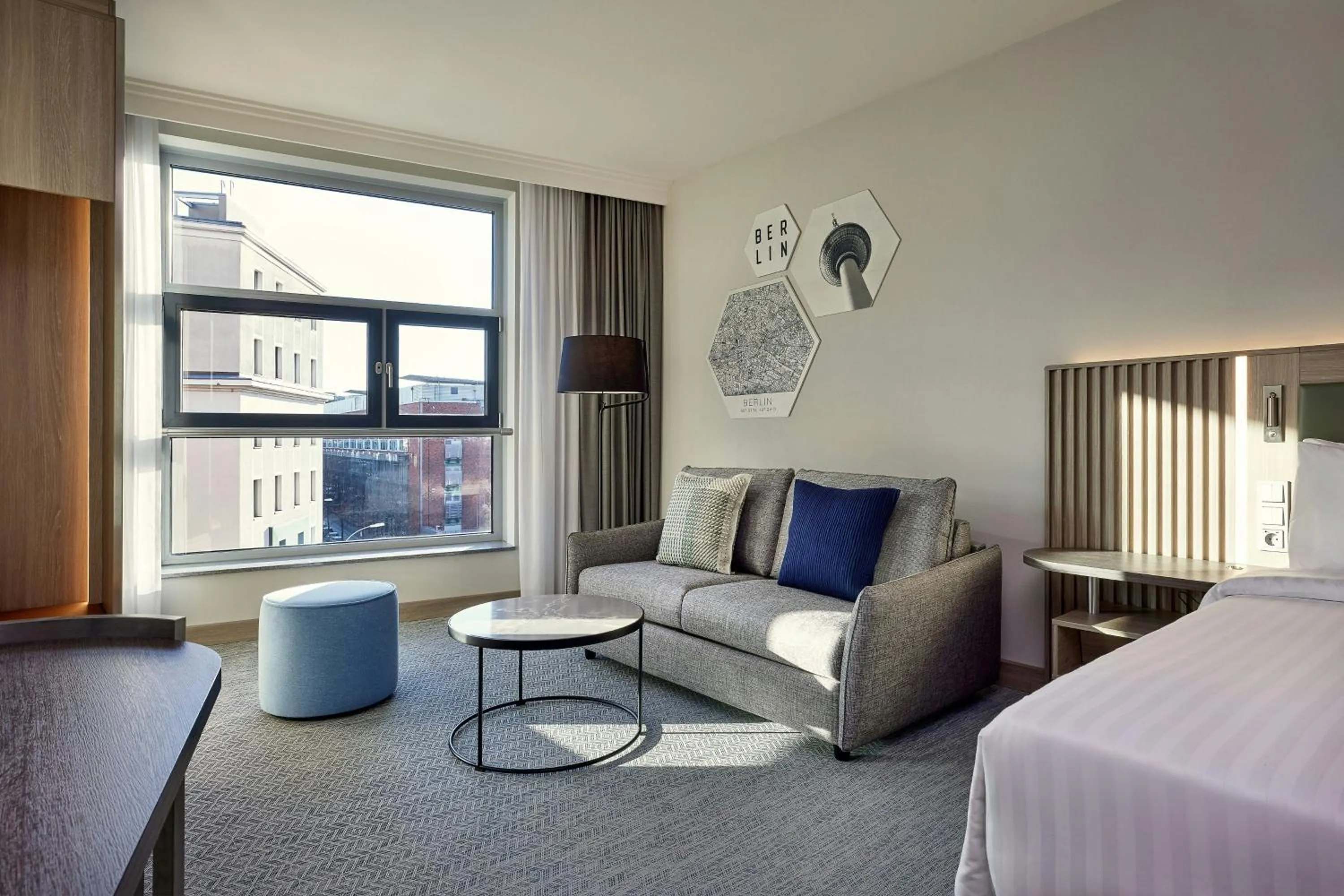 Photo of the whole room, Bed in Courtyard by Marriott Berlin City Center