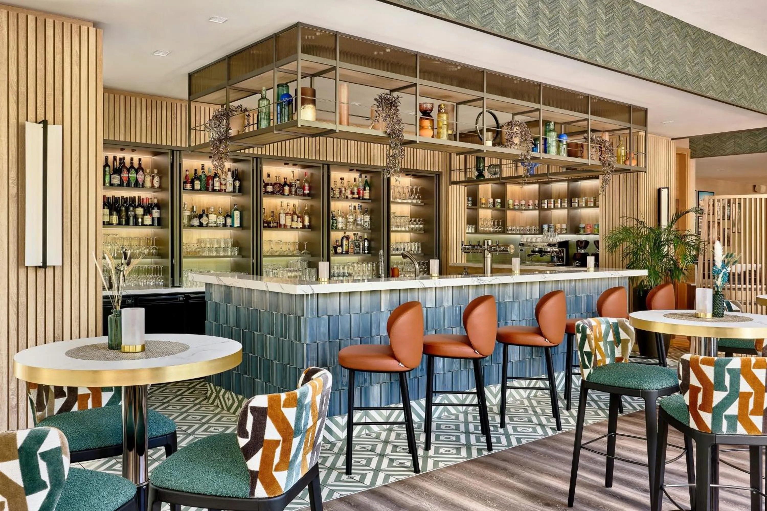 Lounge or bar in Courtyard by Marriott Berlin City Center