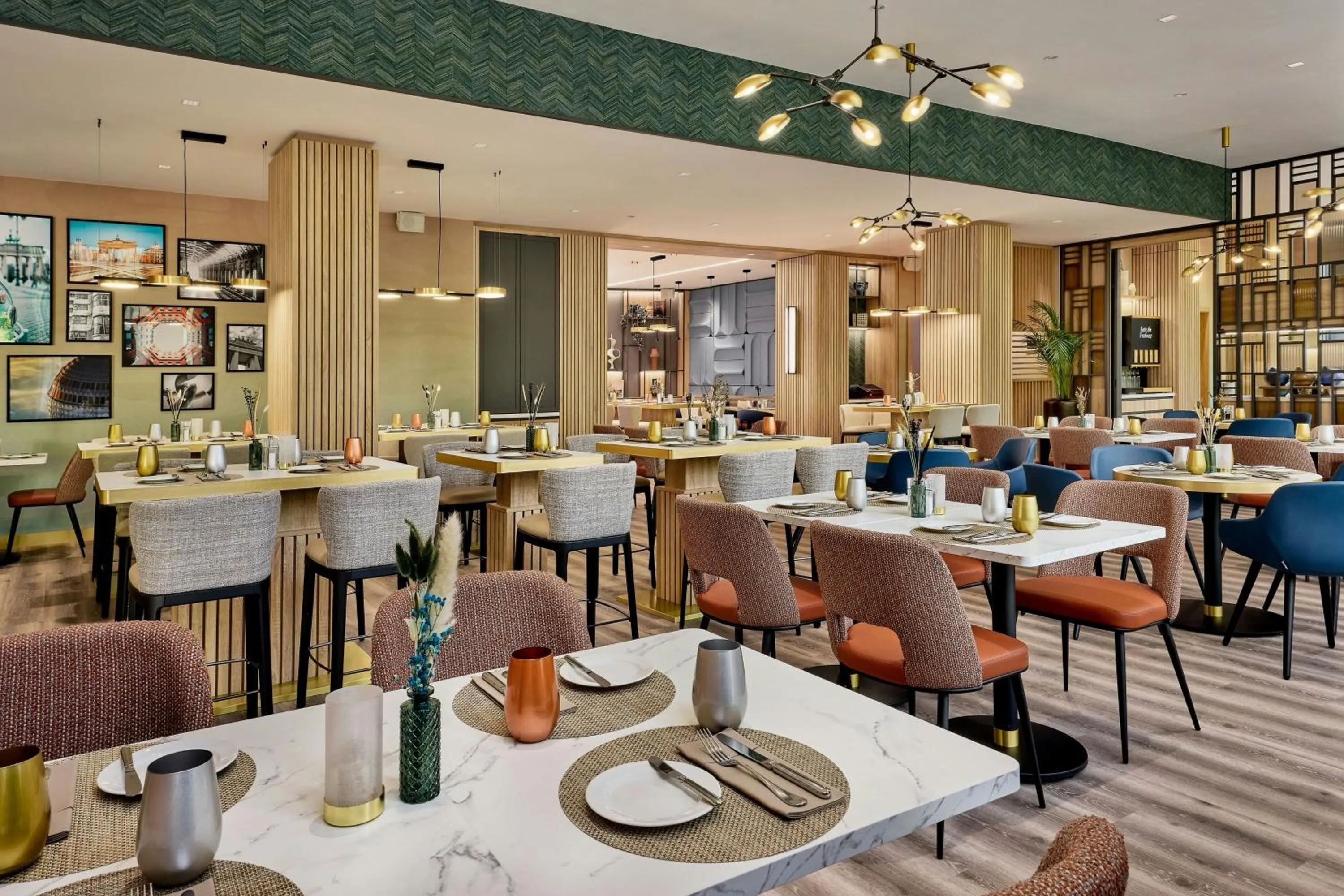 Lounge or bar in Courtyard by Marriott Berlin City Center