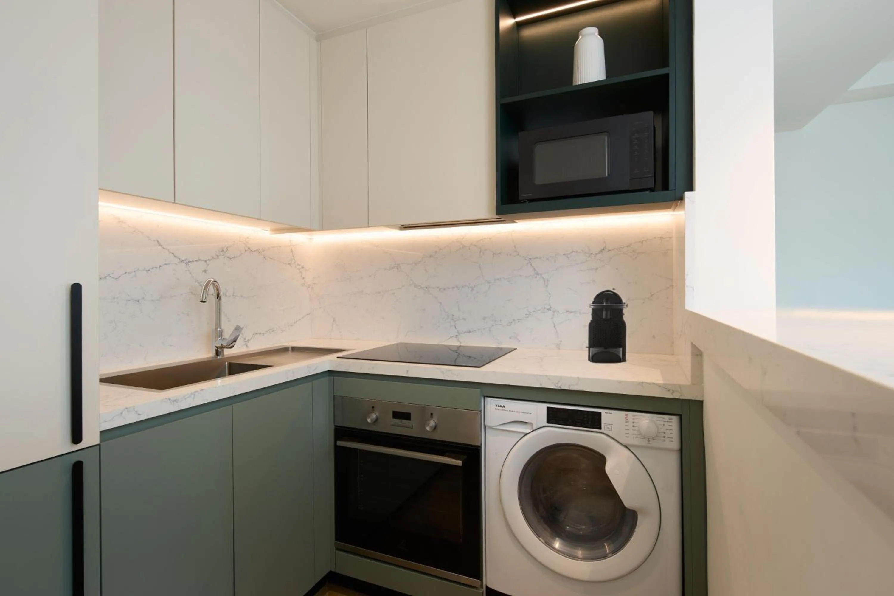 Kitchen or kitchenette in Radisson Blu Residence, Dubai Marina