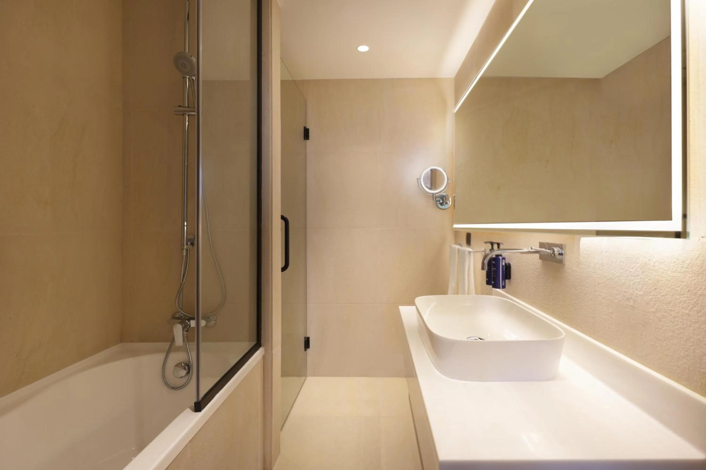 Shower in Radisson Blu Residence, Dubai Marina