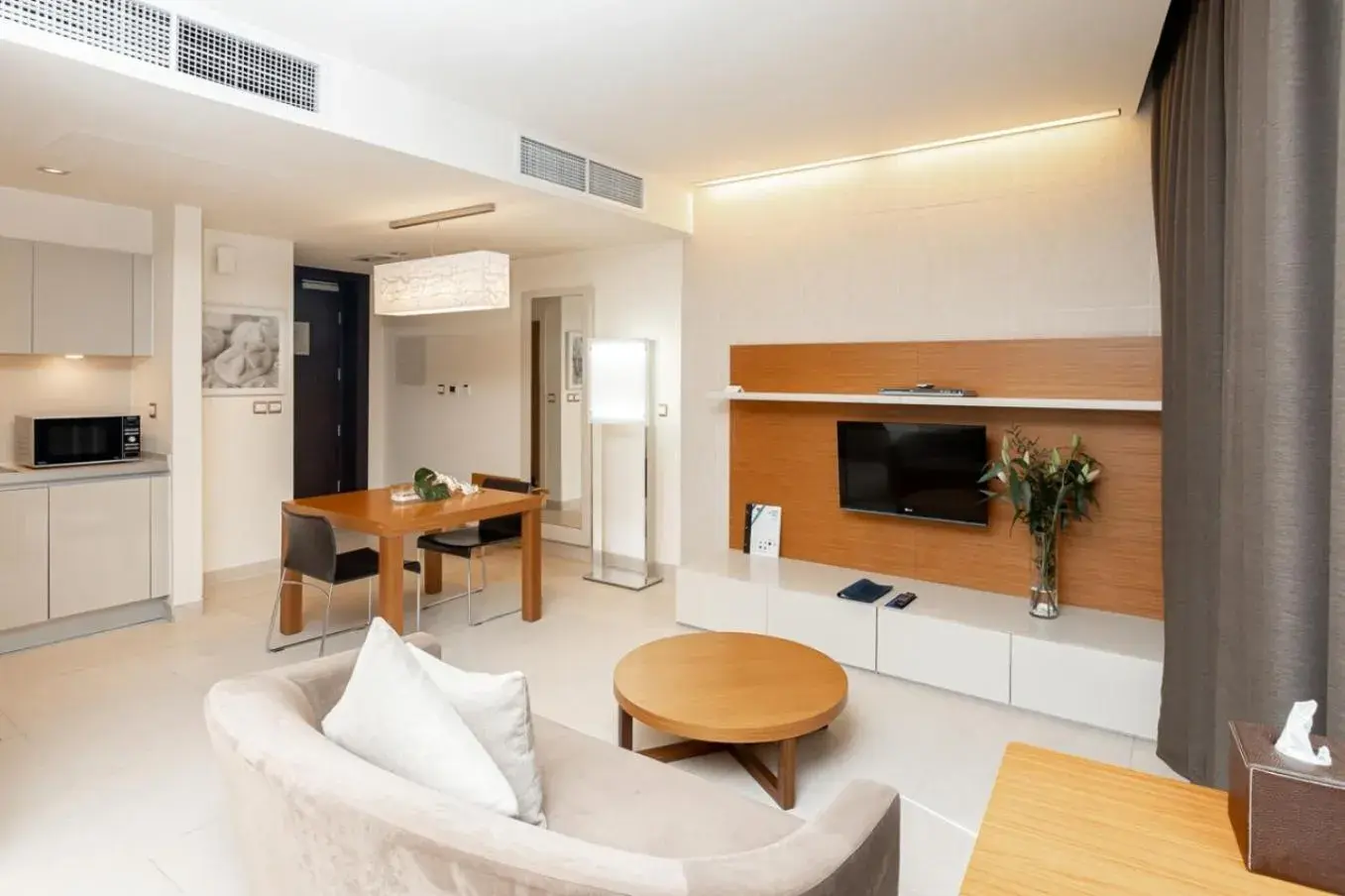 Living room in Radisson Blu Residence, Dubai Marina Living room in Radisson Blu Residence, Dubai Marina