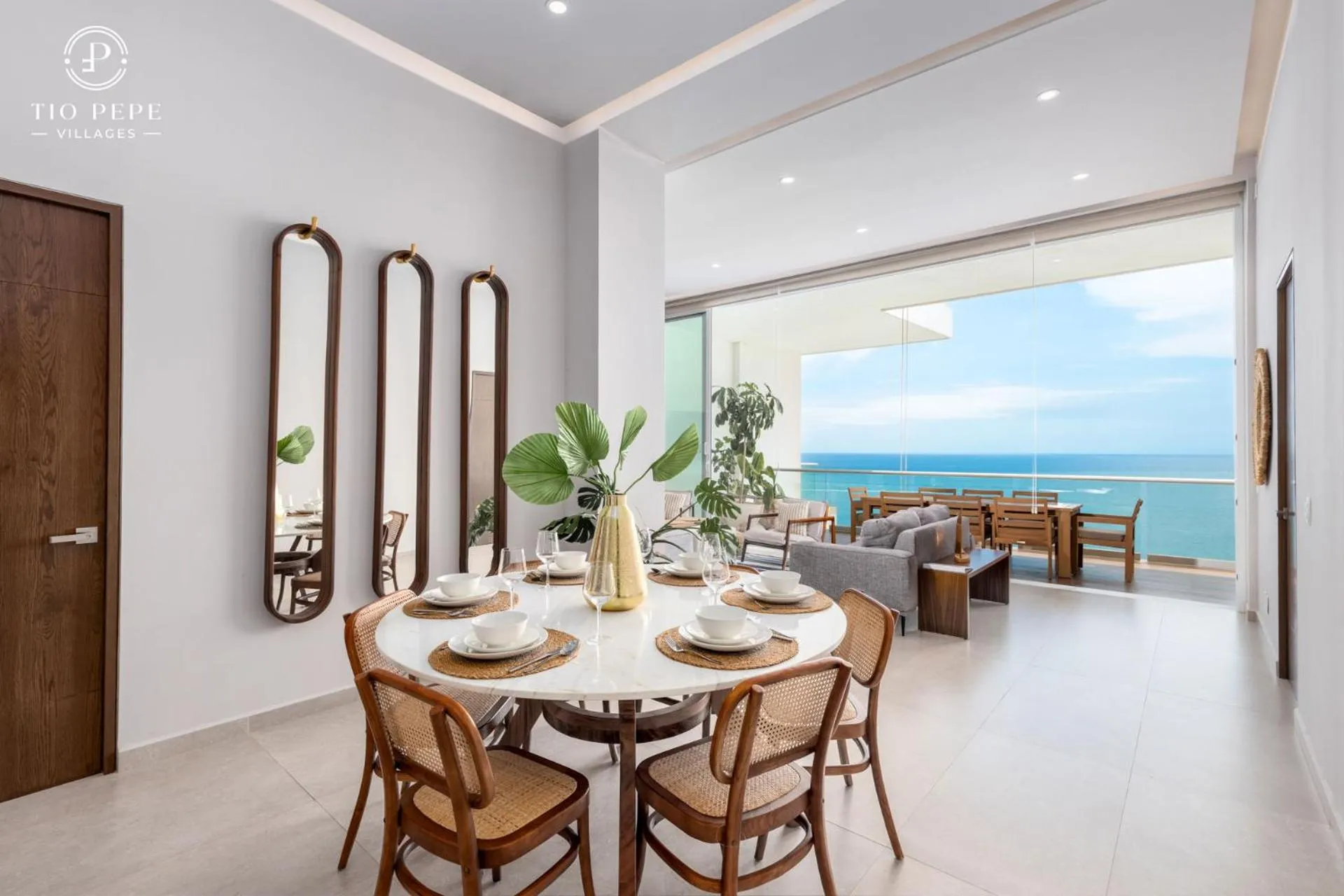 Dining area in Harbor Puerto Vallarta 14003