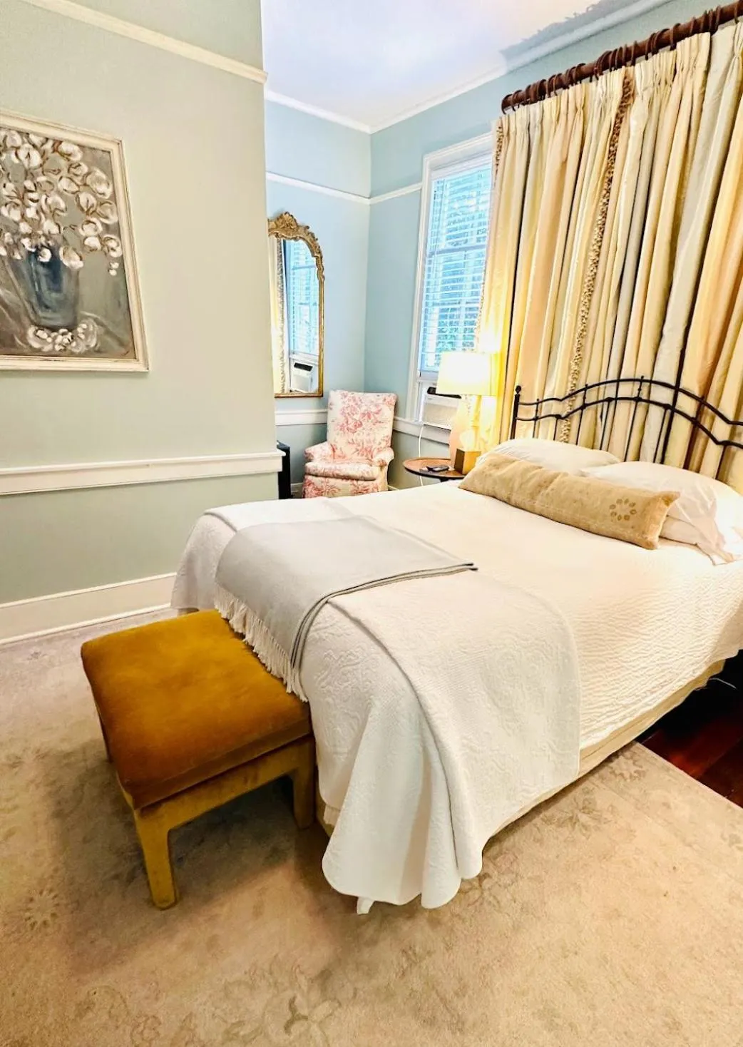 Queen Room in Bijou Boutique Inn