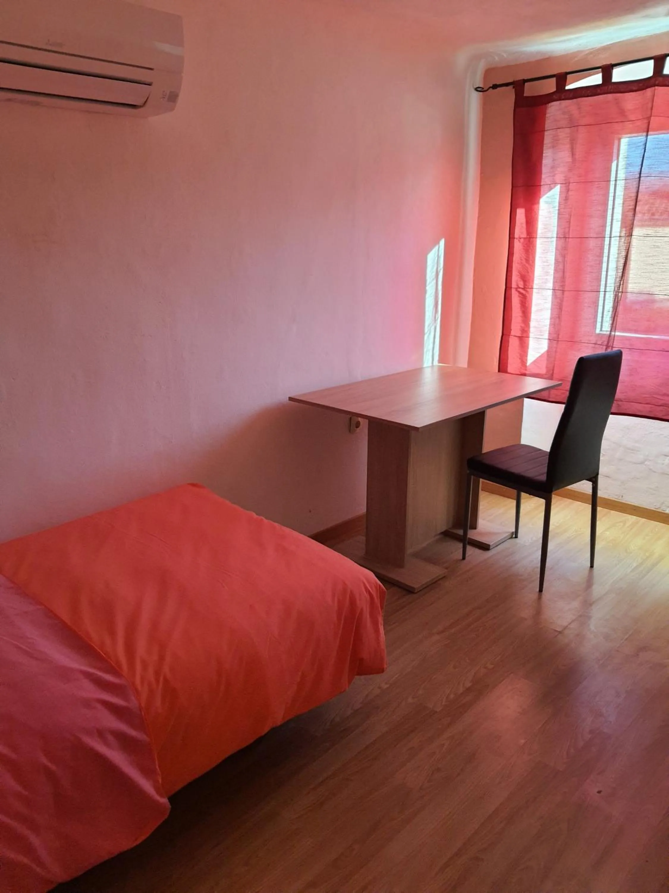 Single Room with Shared Bathroom - single occupancy in Hostel Martin