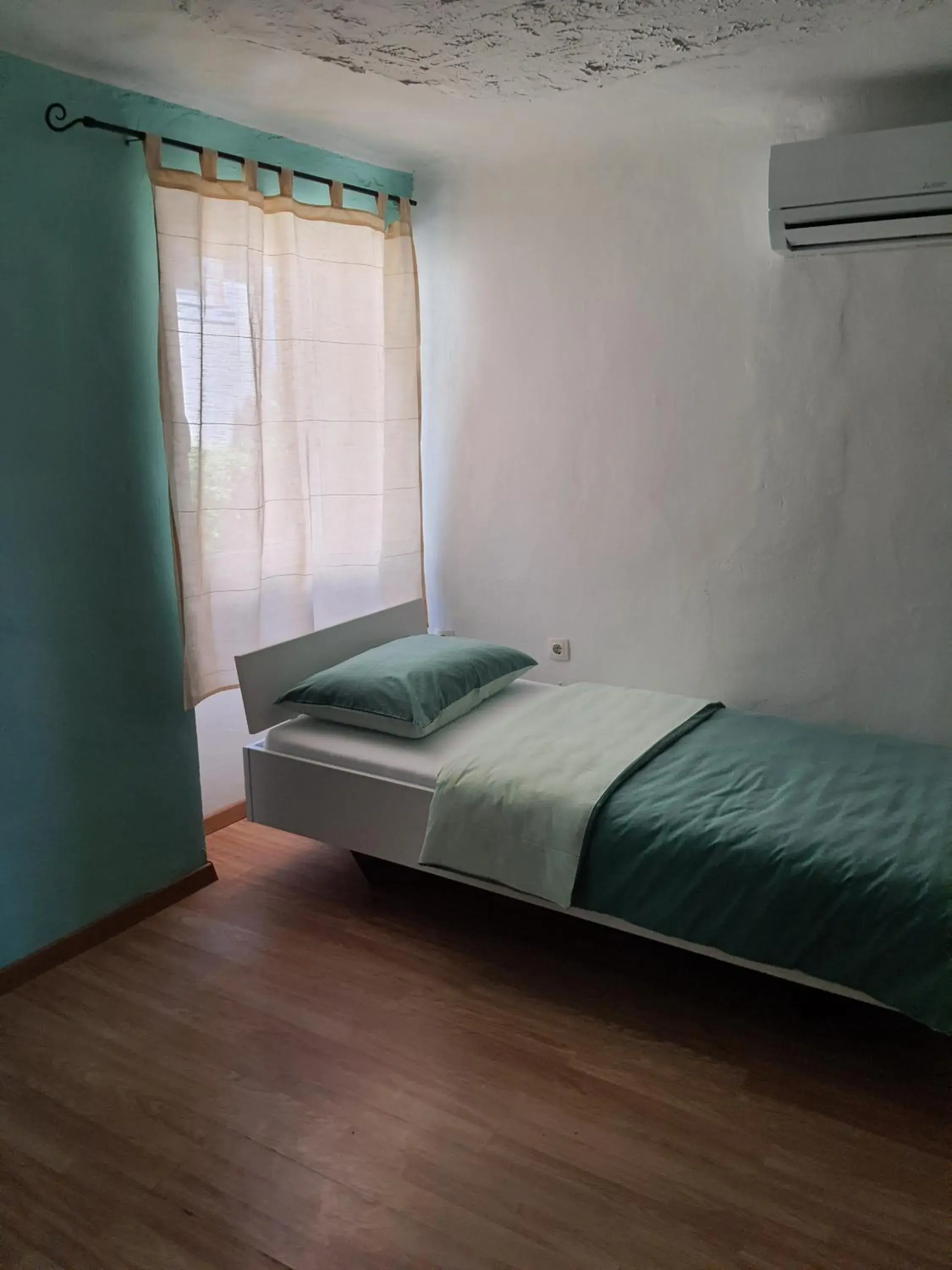 Double or Twin Room with Shared Bathroom - single occupancy in Hostel Martin Double or Twin Room with Shared Bathroom - single occupancy in Hostel Martin