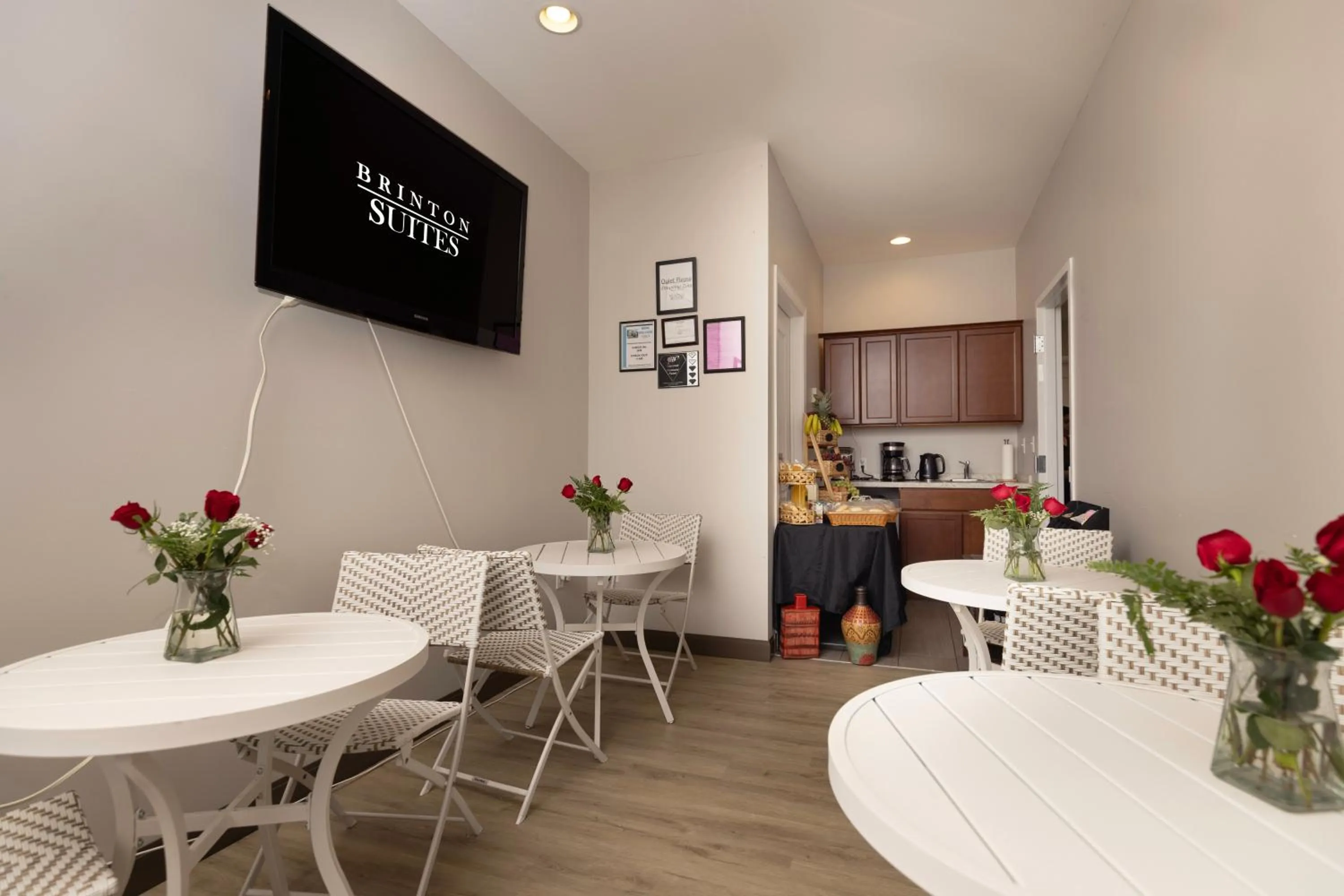 Coffee/tea facilities in Brinton Suites