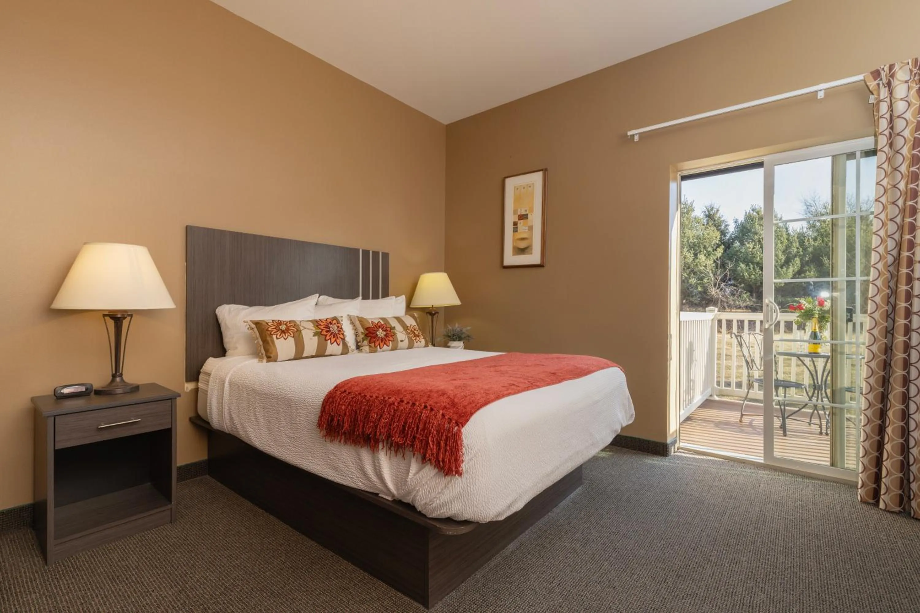 Balcony/Terrace, Bed in Brinton Suites