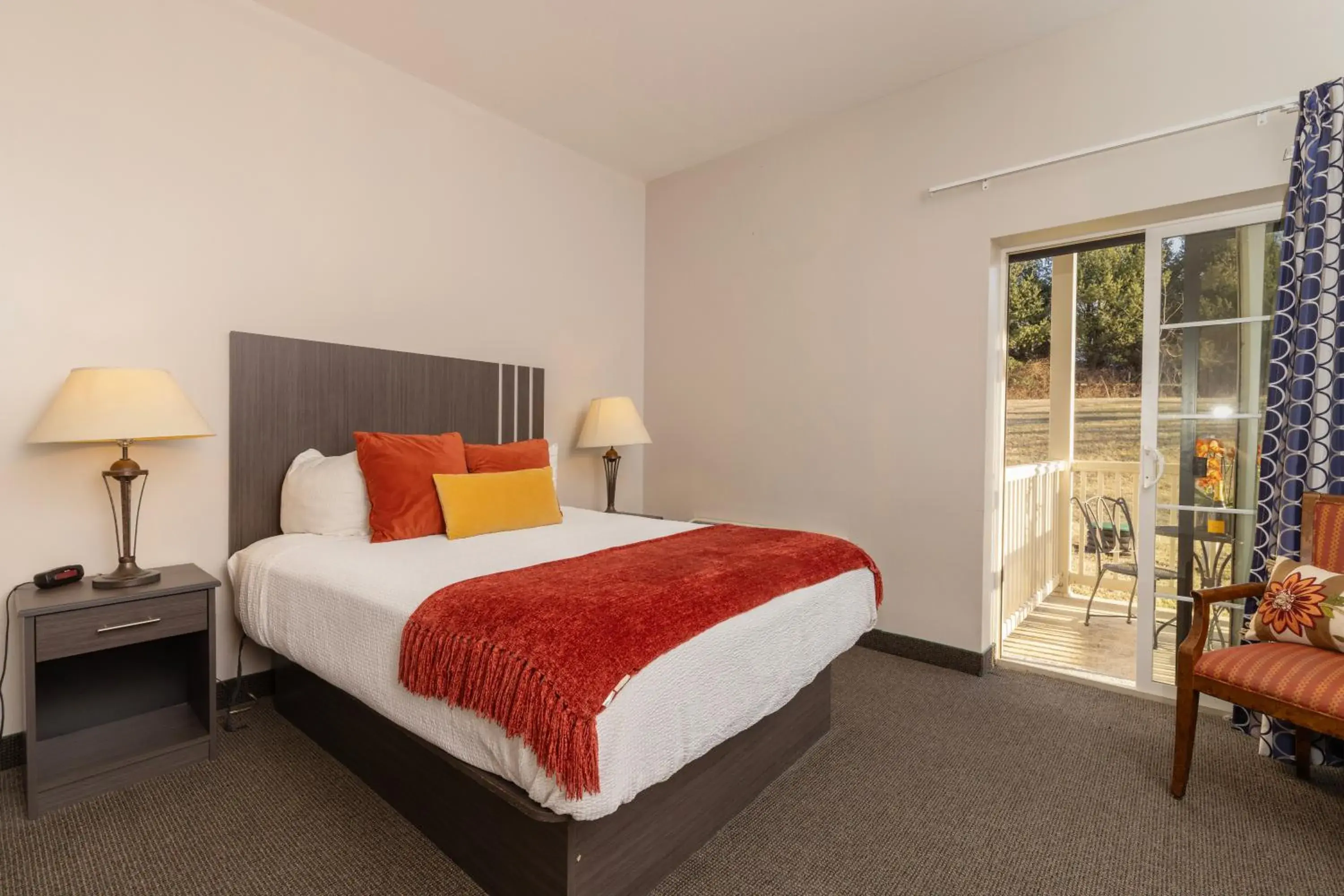 Deluxe Queen Studio in Brinton Suites Deluxe Queen Studio in Brinton Suites