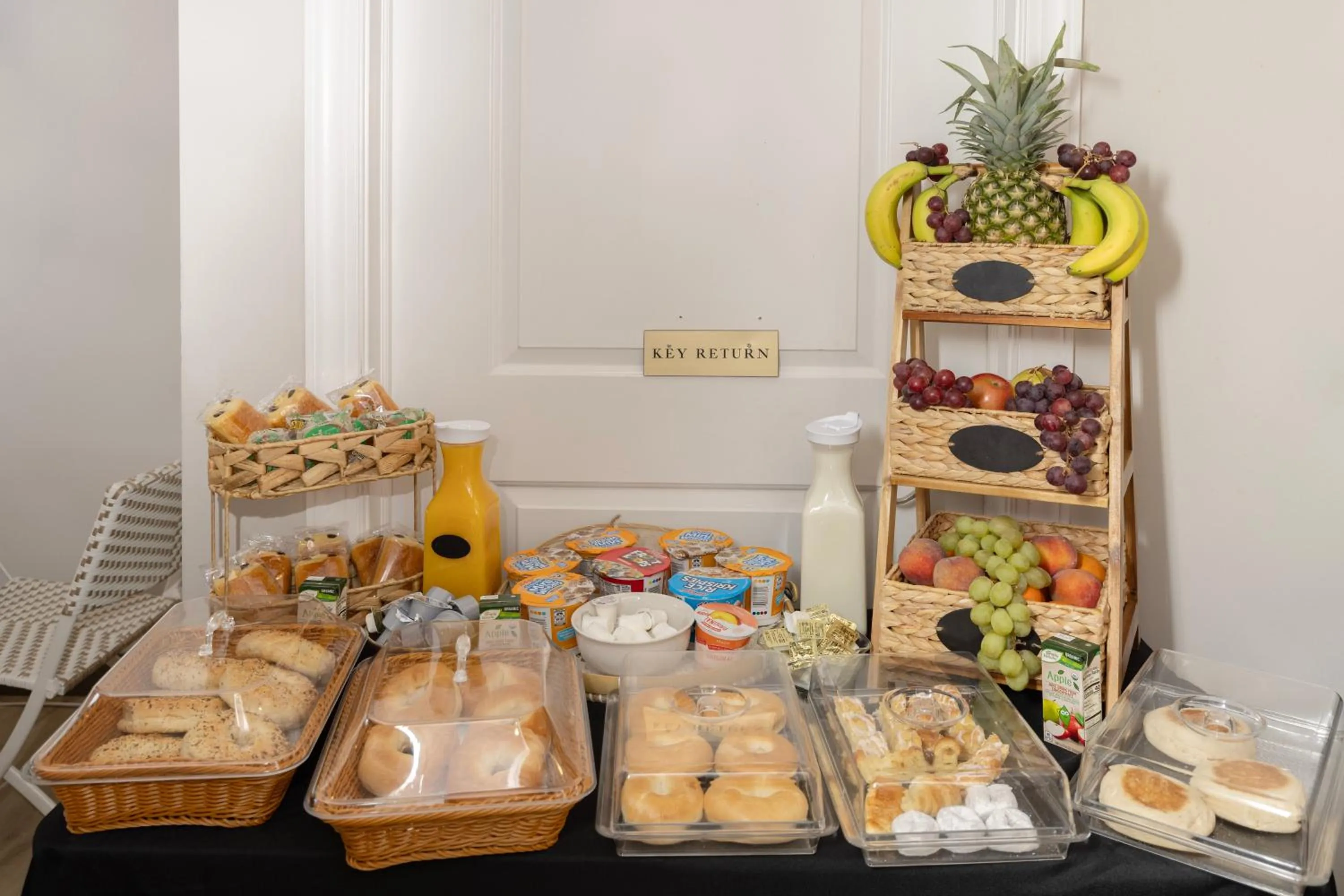 Food and drinks in Brinton Suites