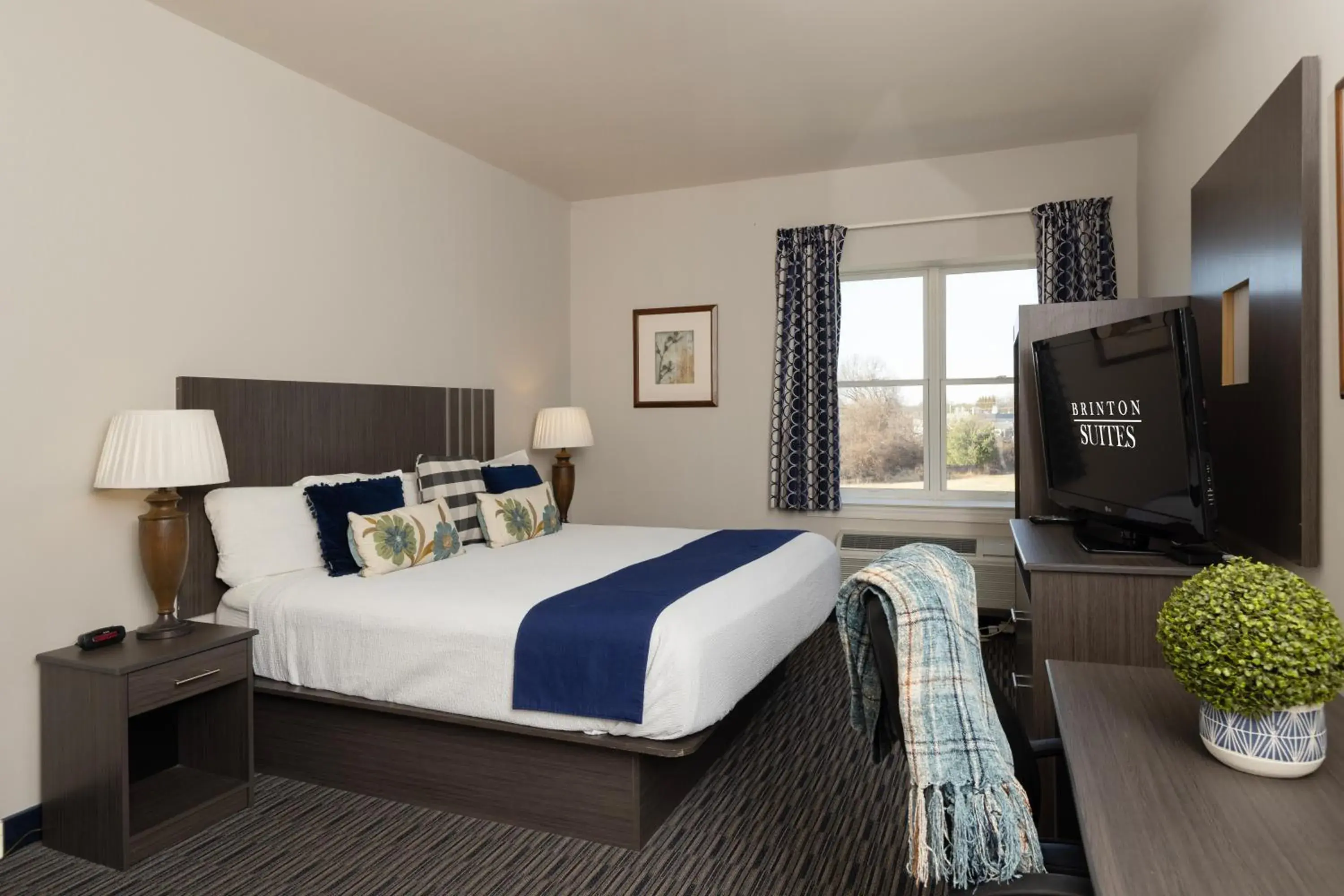 Deluxe King Room in Brinton Suites Deluxe King Room in Brinton Suites