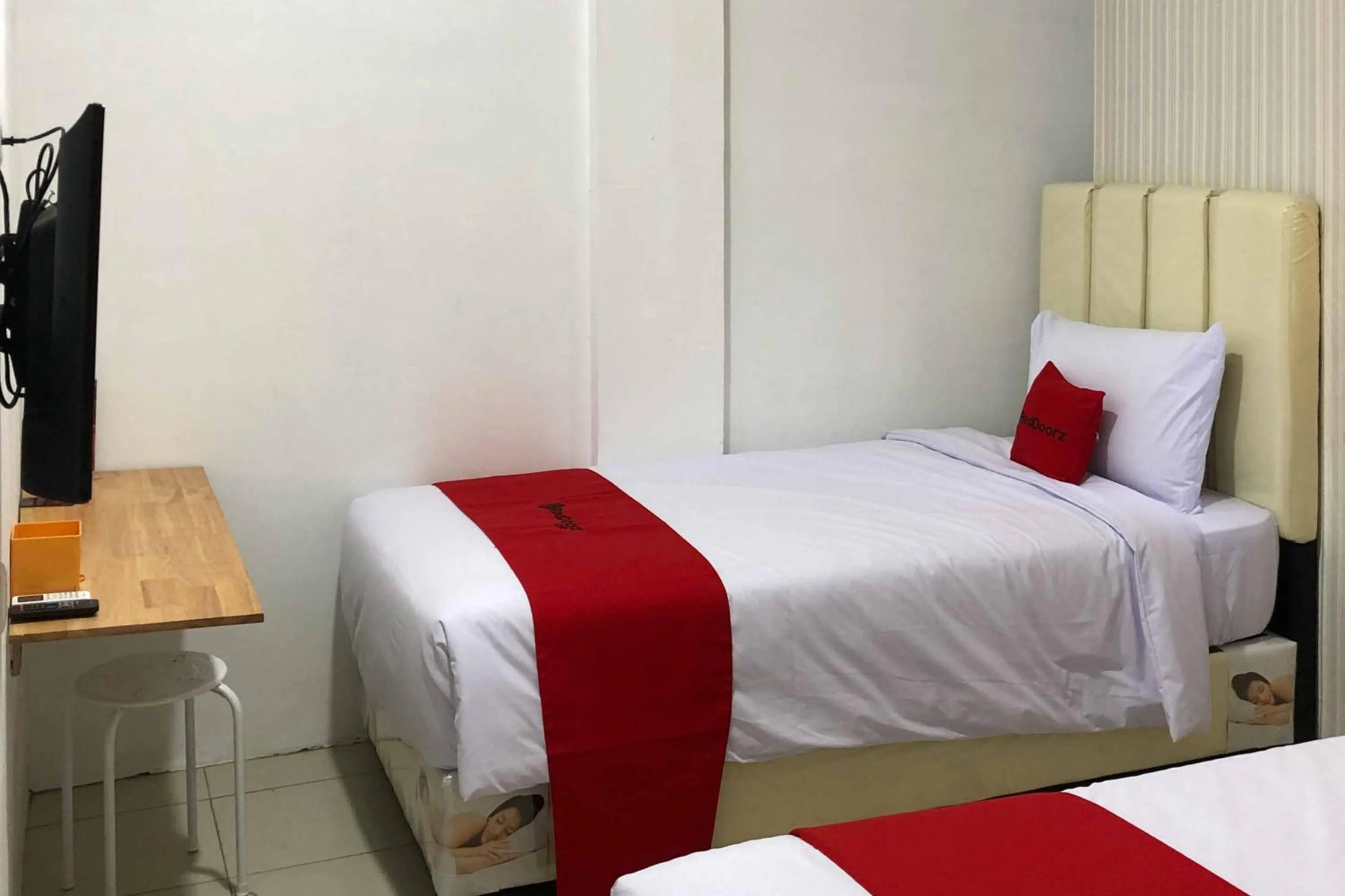 Bed in RedDoorz @ Aksara Medan