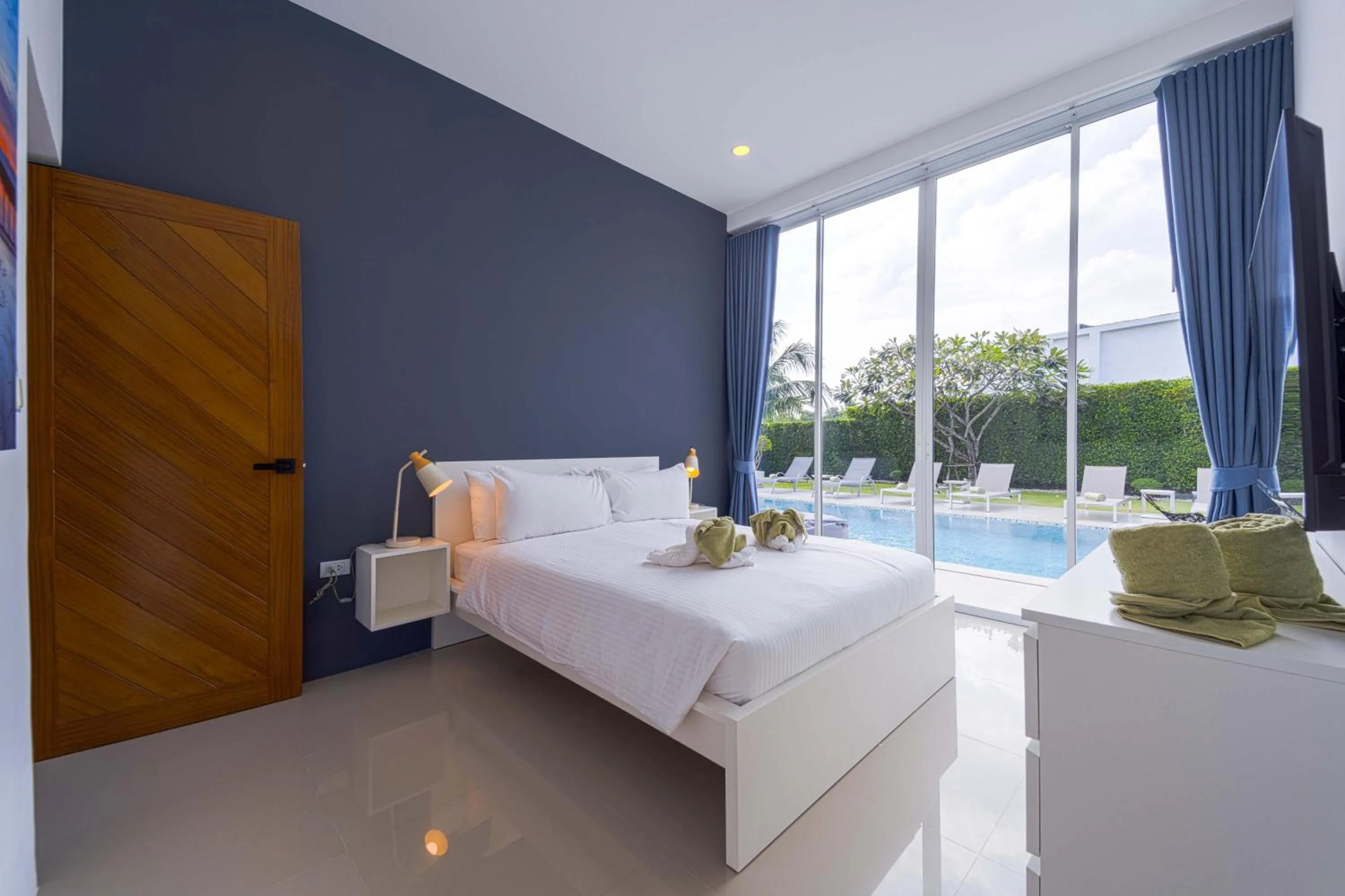 Bedroom, Bed in Harmony Villa 5 Bedroom Modern Pool Villa - KH-A7