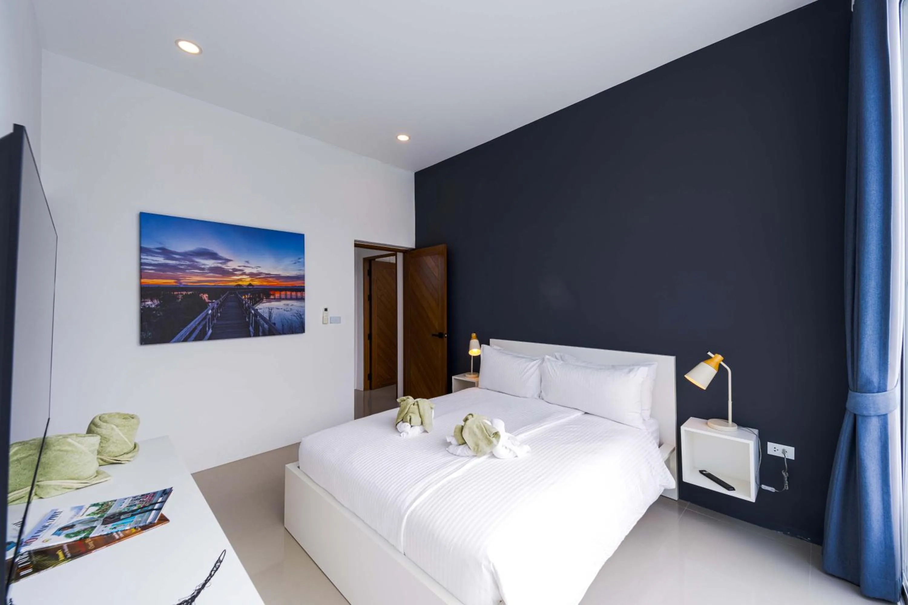 Bedroom, Bed in Harmony Villa 5 Bedroom Modern Pool Villa - KH-A7