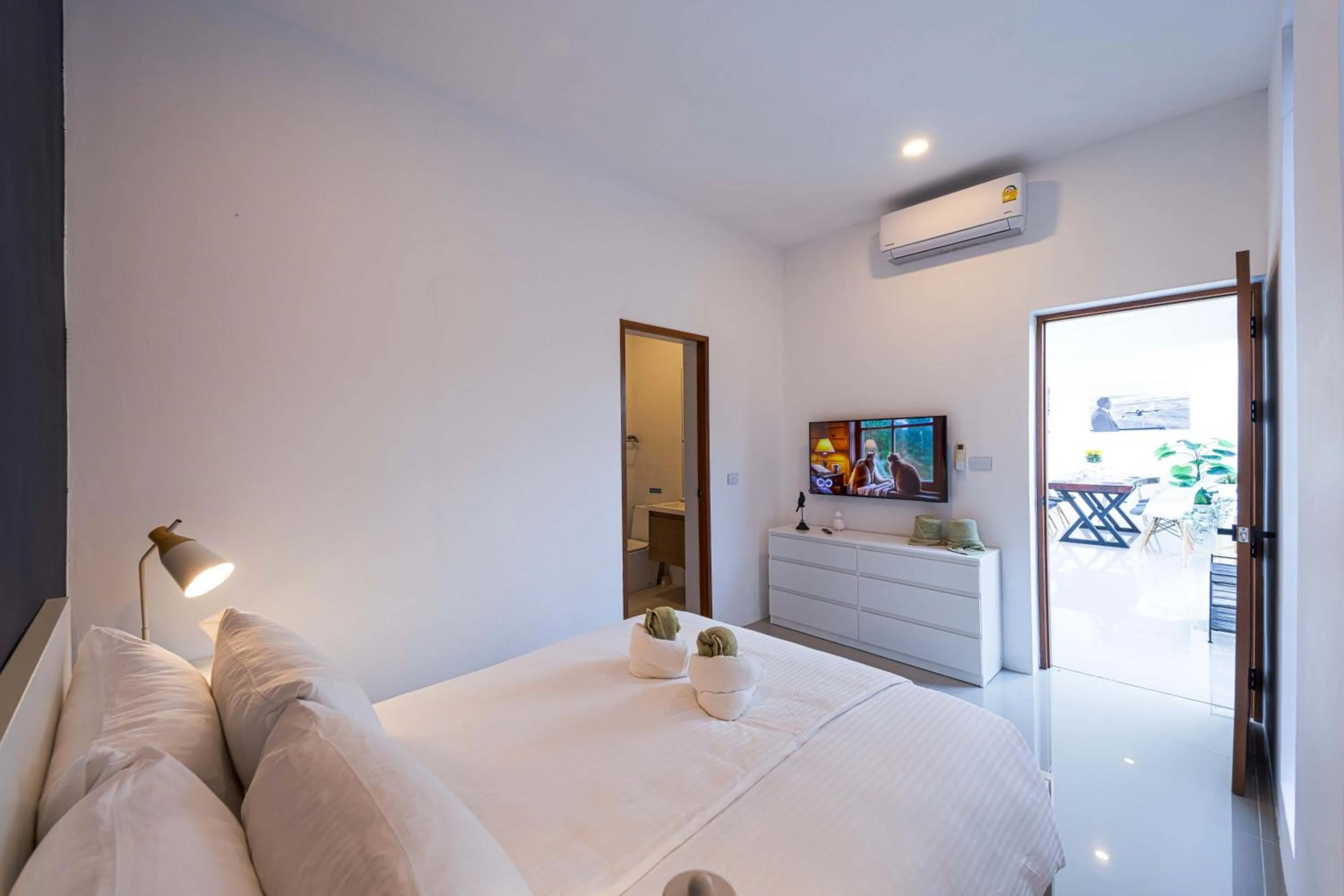 Bedroom, Bed in Harmony Villa 5 Bedroom Modern Pool Villa - KH-A7