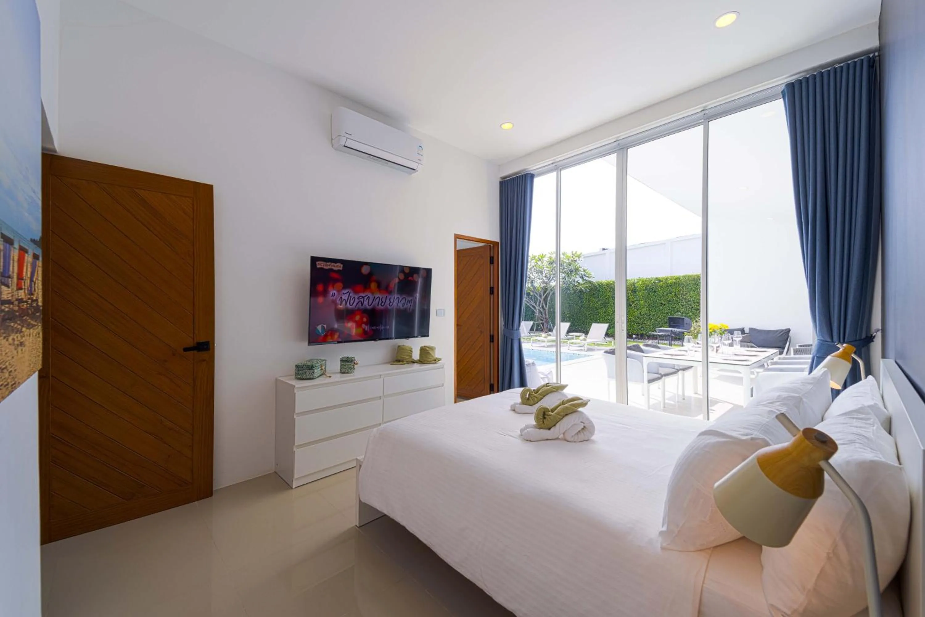 Bedroom, Bed in Harmony Villa 5 Bedroom Modern Pool Villa - KH-A7